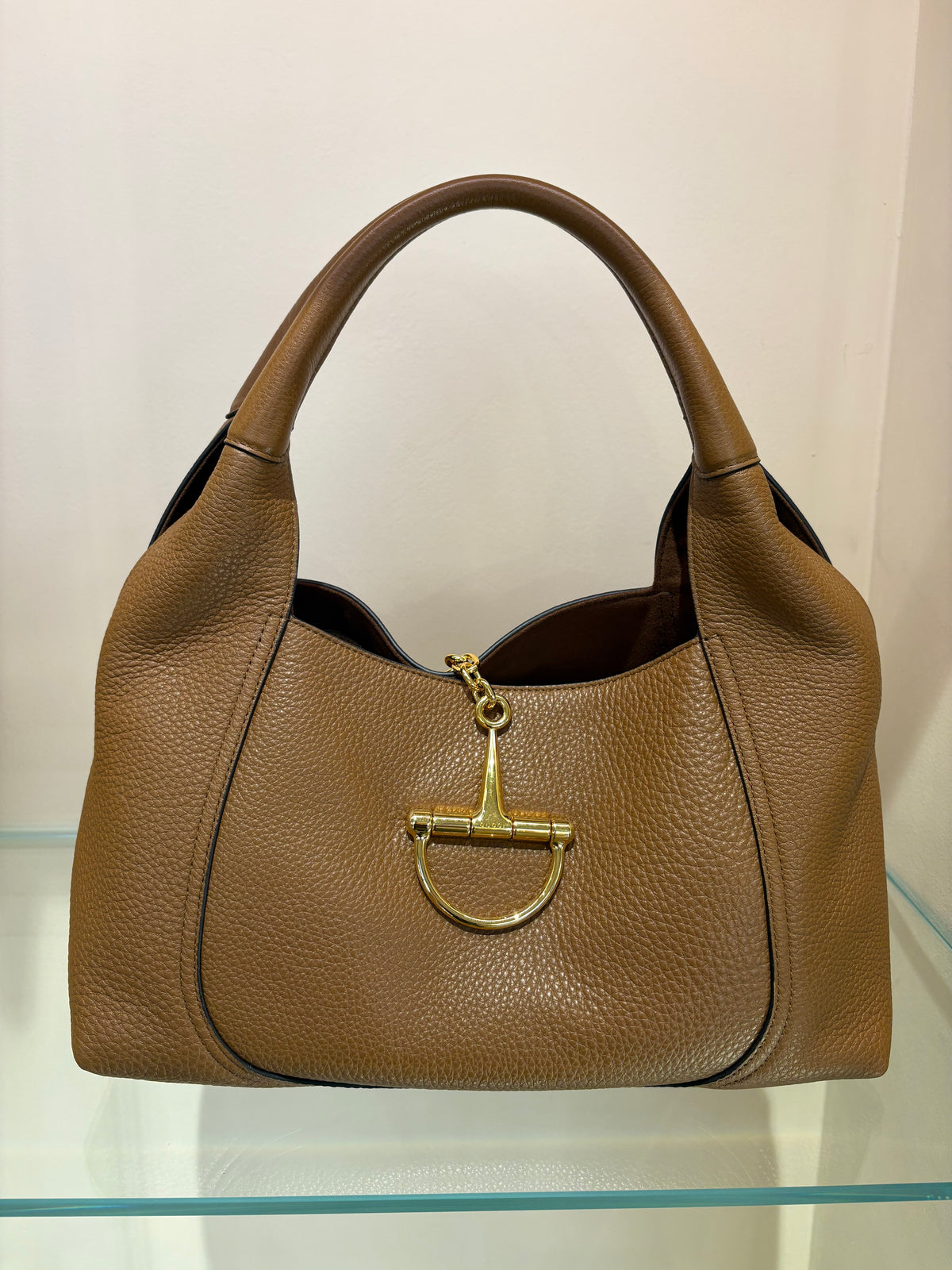 Gucci Softbit Borsa a Spalla Misura Media in Pelle Martellata Marrone Cammello