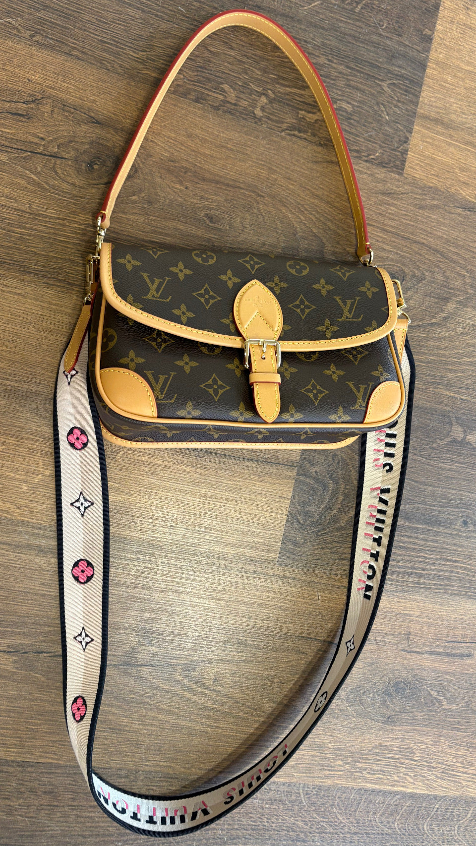 Louis Vuitton Borsa Messenger Diane PM in Tela Monogram con Tracolla Jacquard. Nuovo