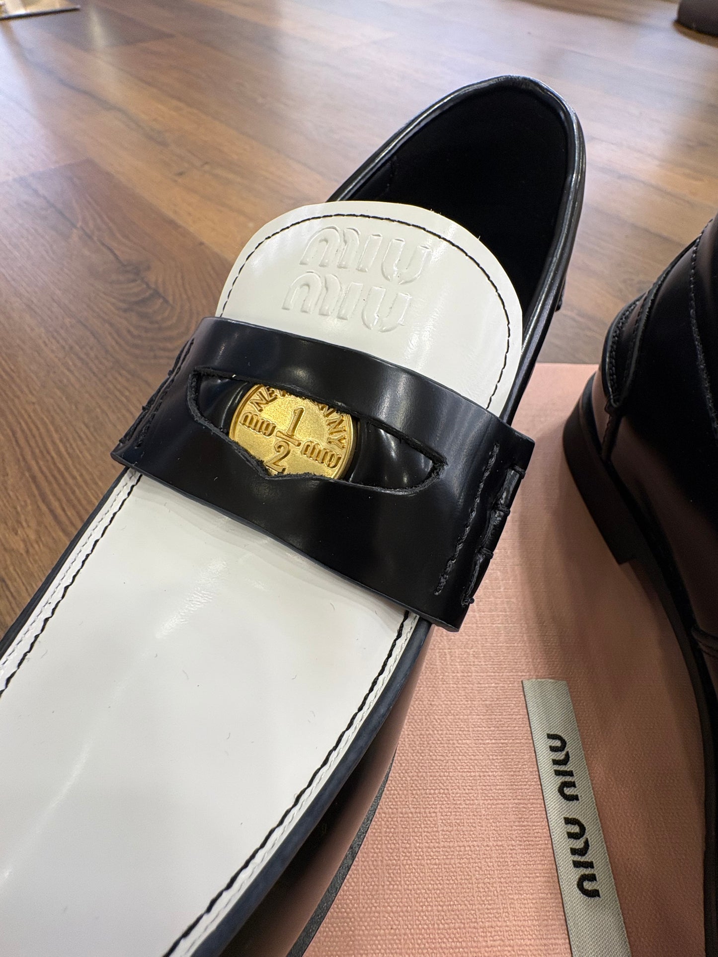 Miu Miu Mocassini Penny  in Pelle Spazzolata Bicolore Bianco e Nero N.37 (Nuovi con Box)
