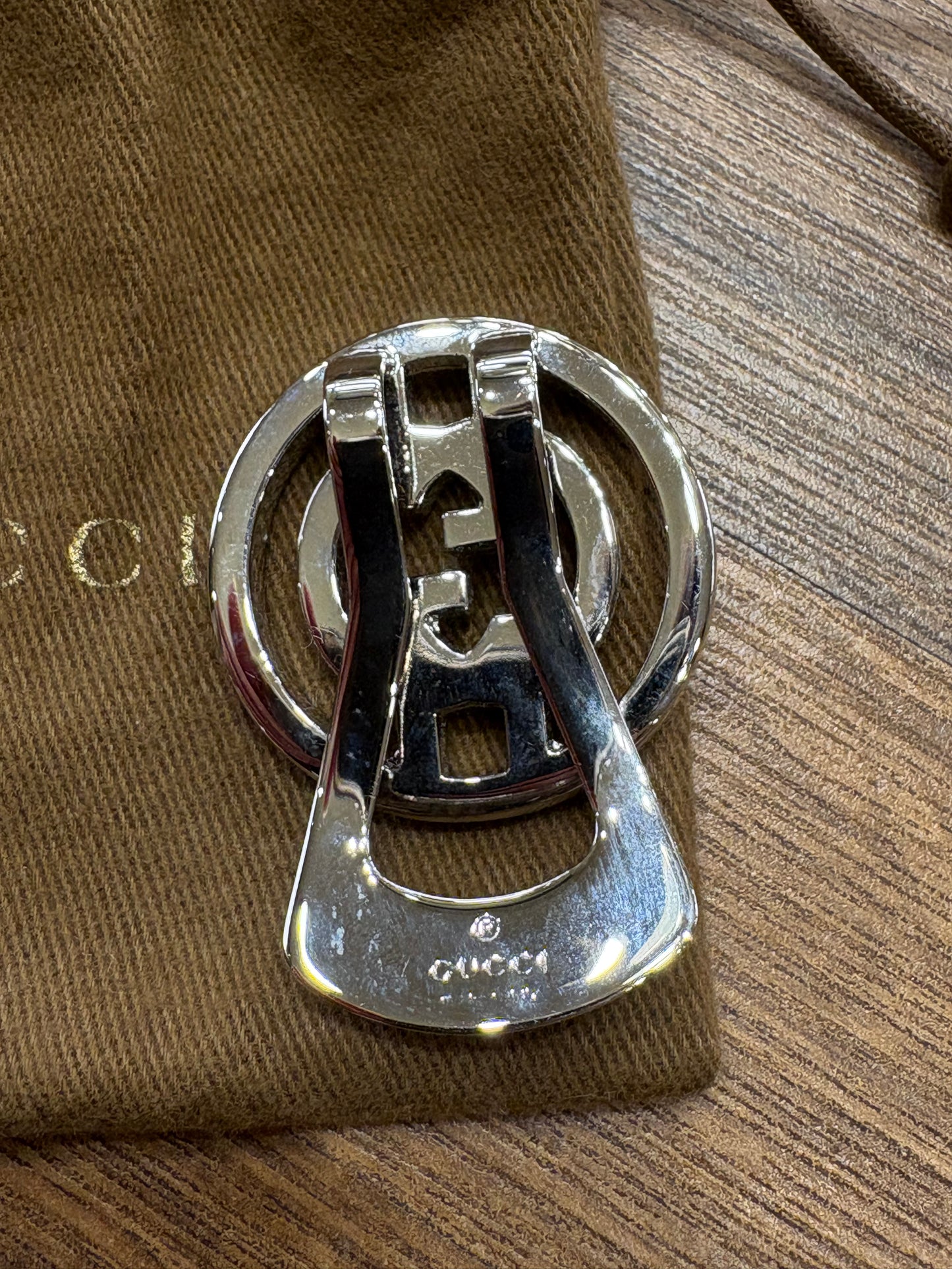 Gucci fermasoldi in metallo argentato . New