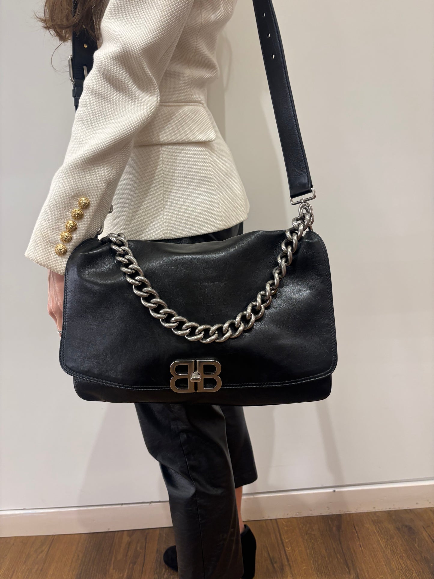 Balenciaga  BB Soft Grande in pelle di vitello nera