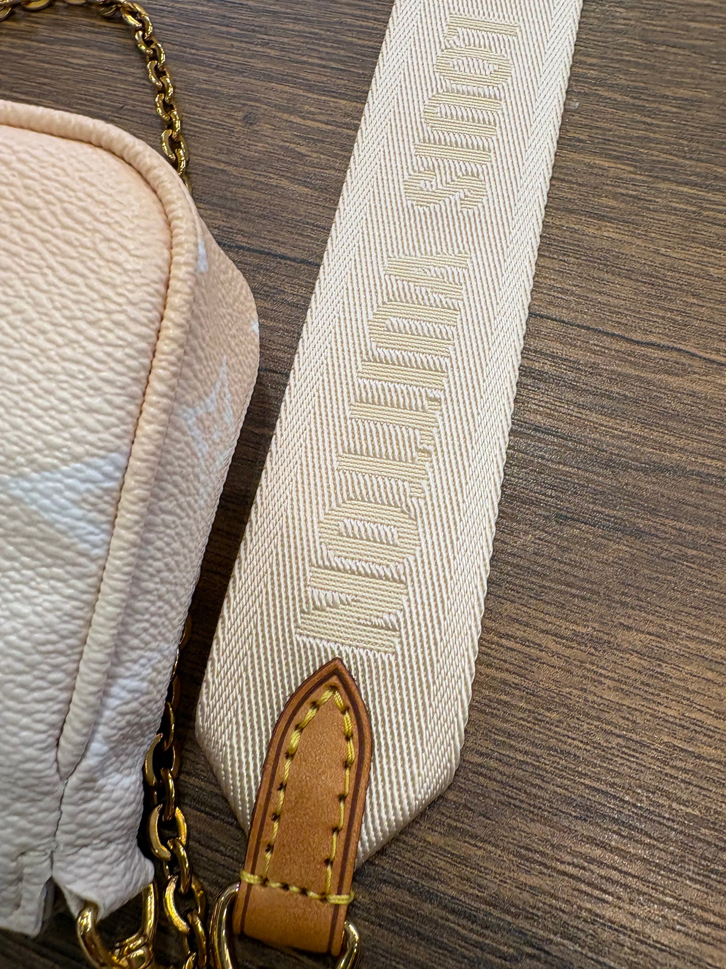 Louis Vuitton Multi Pocket Accessoires Lim . Edition