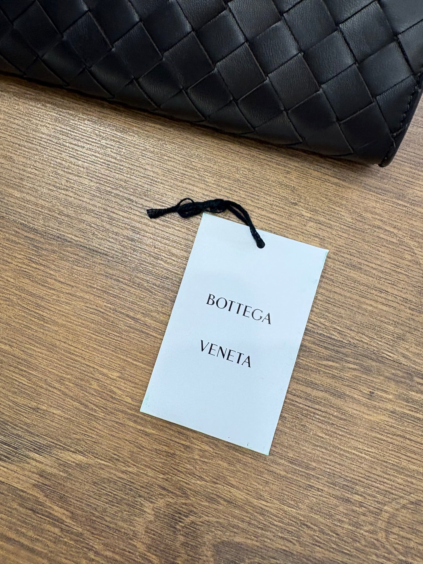 Bottega Veneta Andiamo clutch (fondant). Nuovo