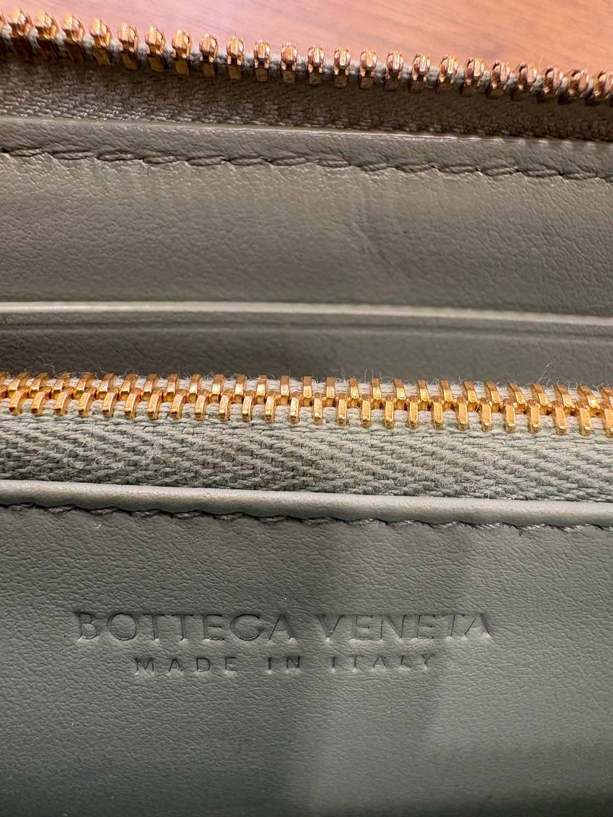 Bottega Veneta Portafoglio Cassette Zip Around in Pelle Maxi Intrecciato