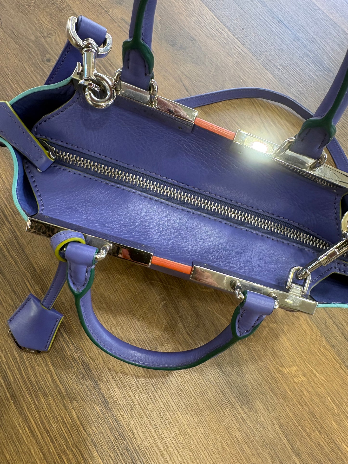 Borsa a Mano Fendi 3Jours Mini in Pelle di Vitello Viola Iris. Nuovo