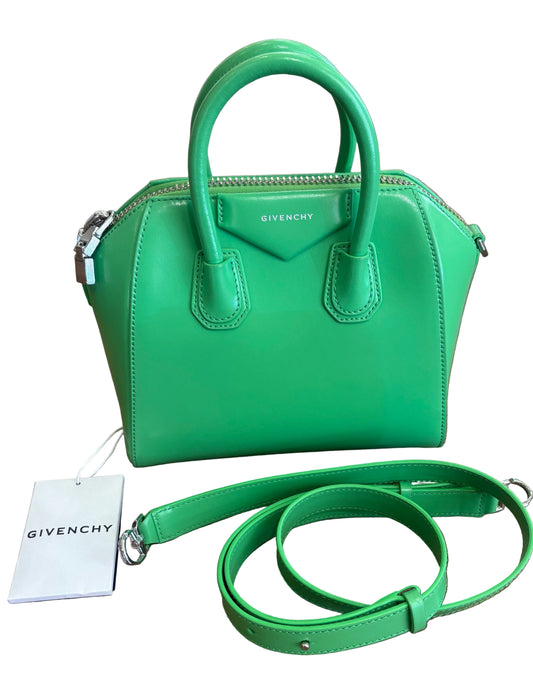 Bottega Veneta Mini Antigona in pelle verde assenzio. Nuova