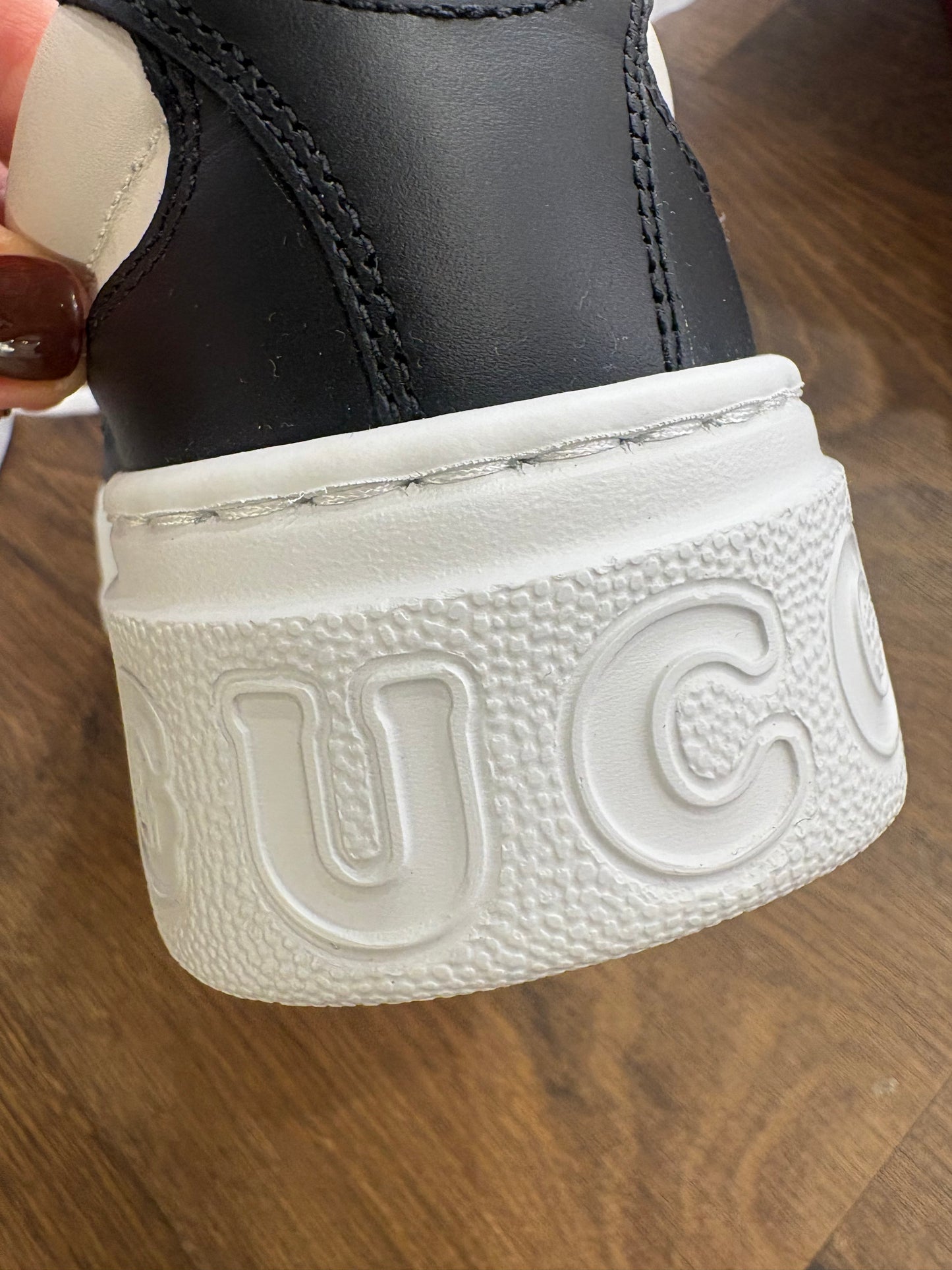 Sneakers Chunky B Gucci in Pelle Bicolore Bianca e Nera con Nastro Web 37. Nuovo