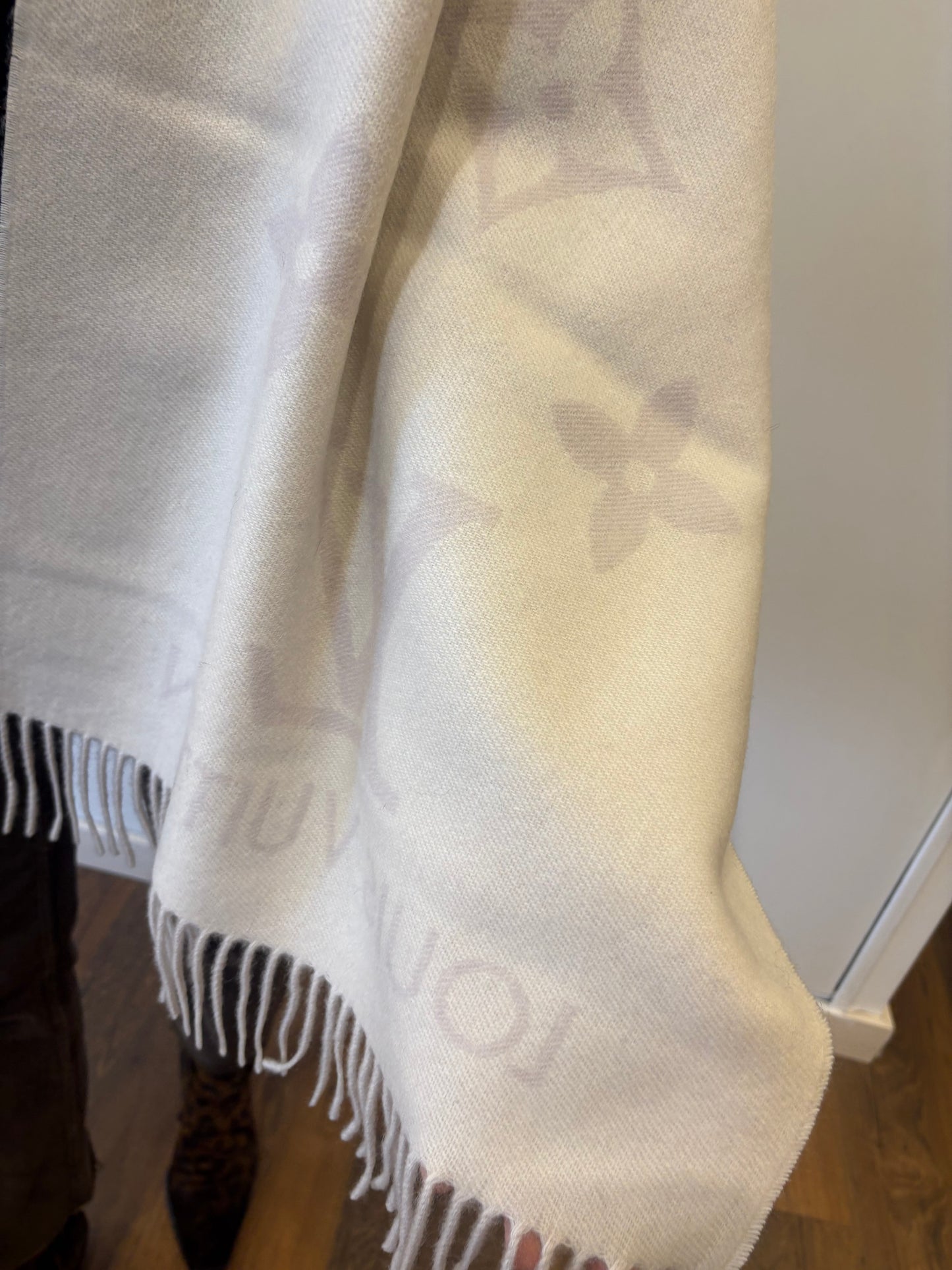 Louis Vuitton sciarpa Reykjavik in puro cashmere nuova