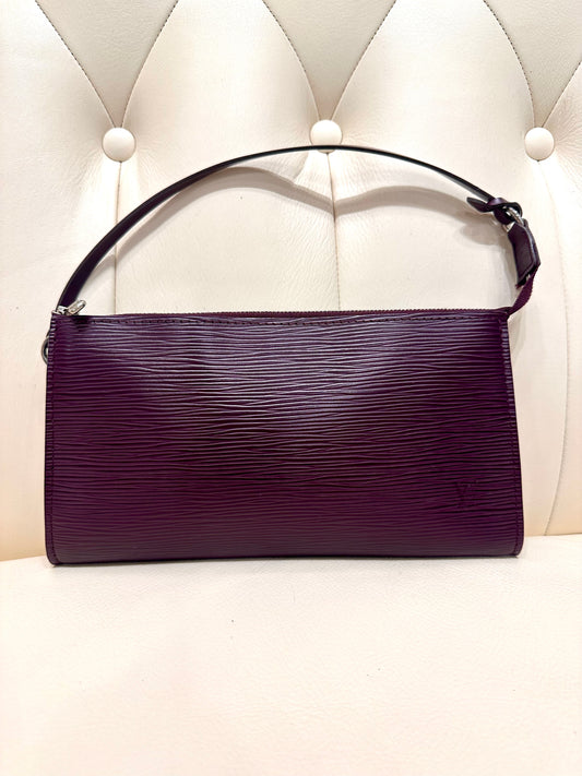 Louis Vuitton pochette accessories vino