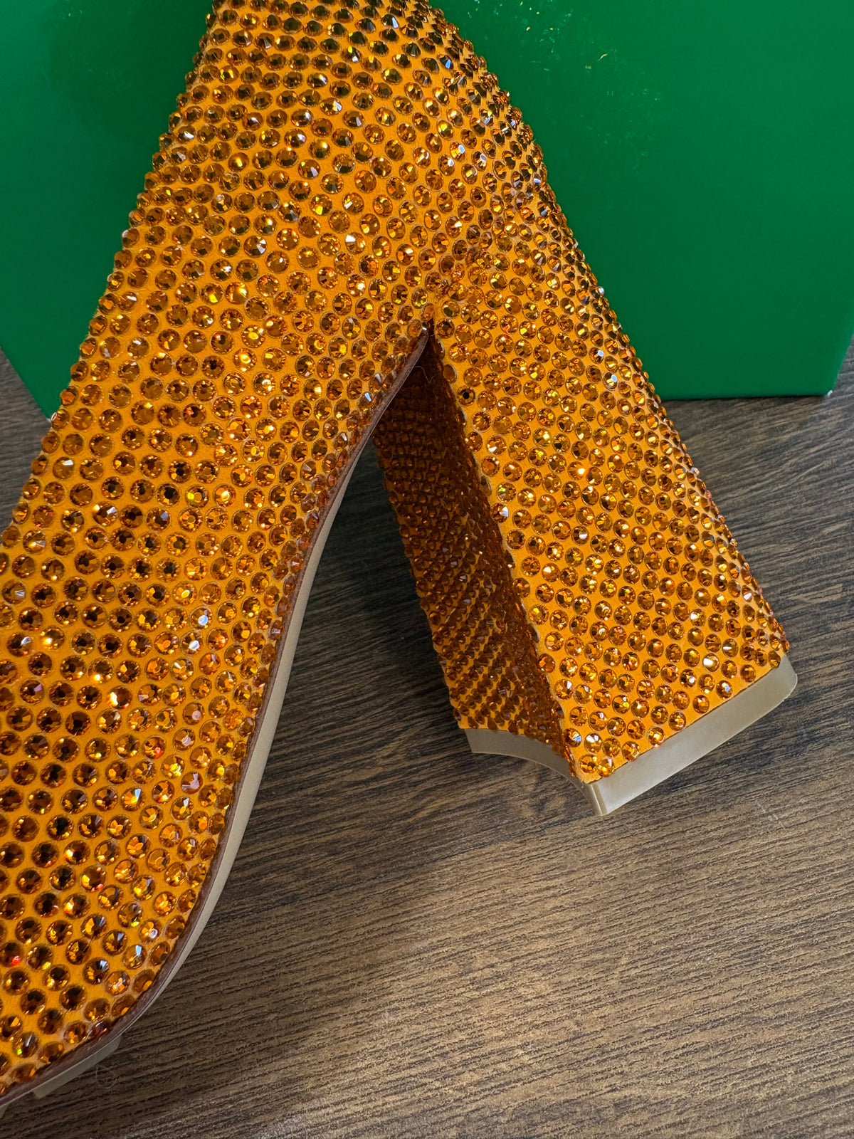 Bottega Veneta Crystal Embellished Tower Pumps. Nuovo