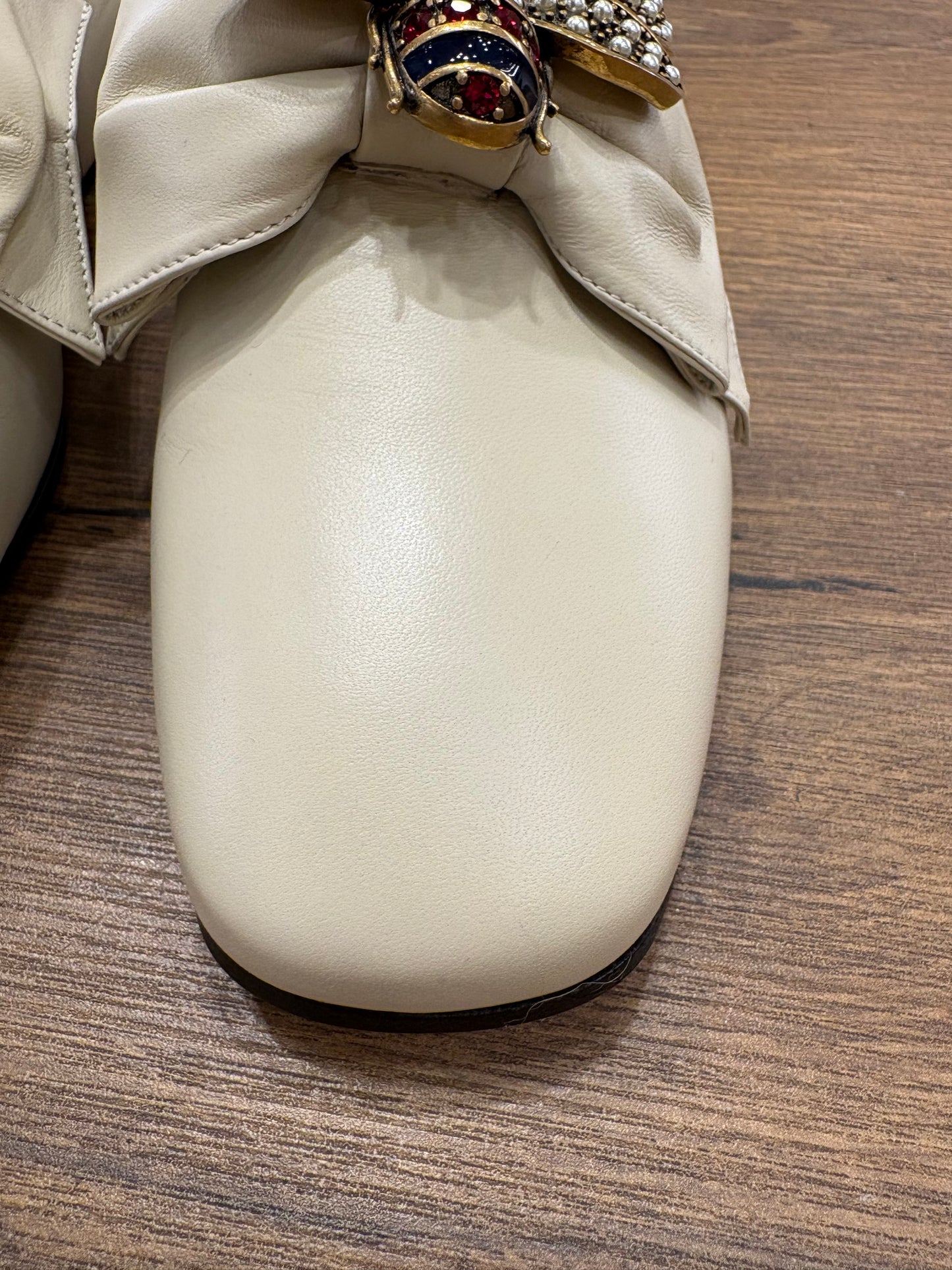 Gucci Mocassini Queen Margaret in Pelle con Ape Gioiello
