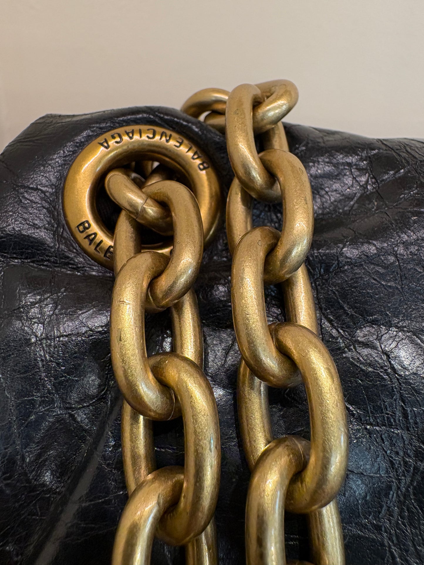 Balenciaga Monaco medium catena oro anticato