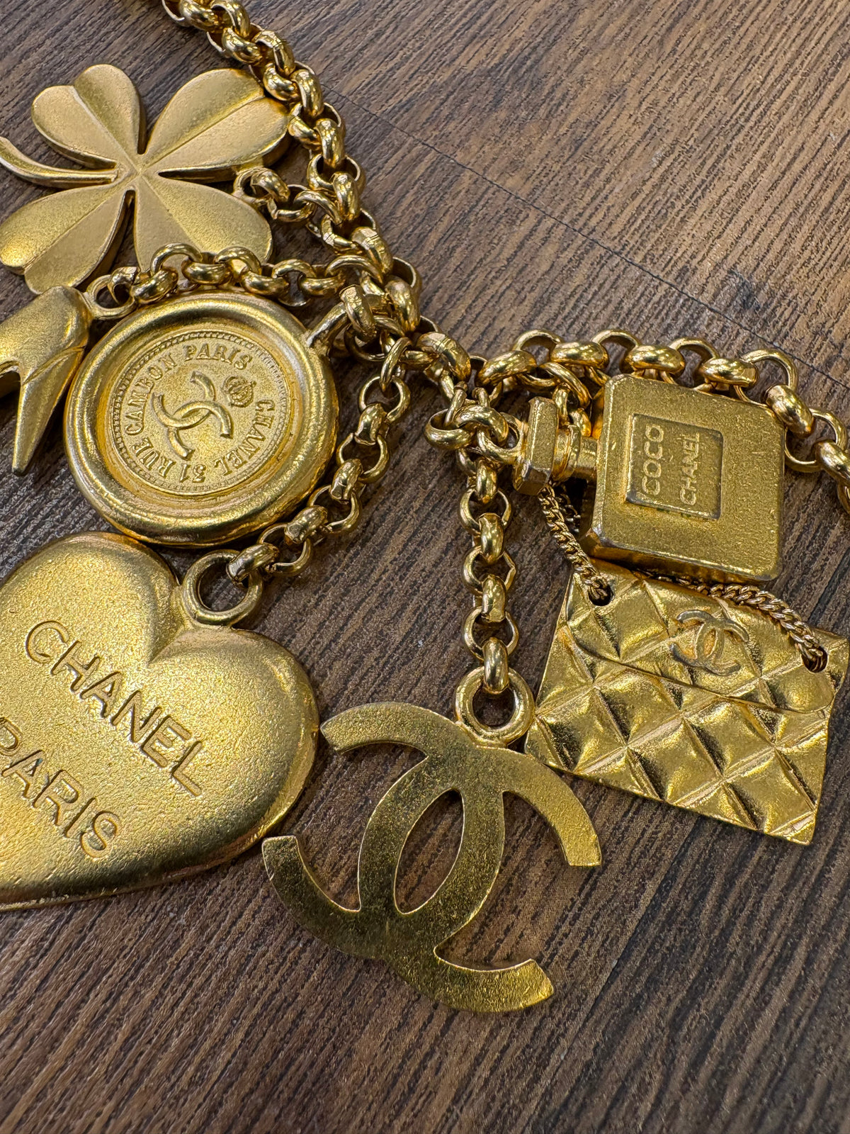 Chanel Cintura a catena con ciondoli portafortuna (Lucky Charms) . Vintage metà anni ‘90