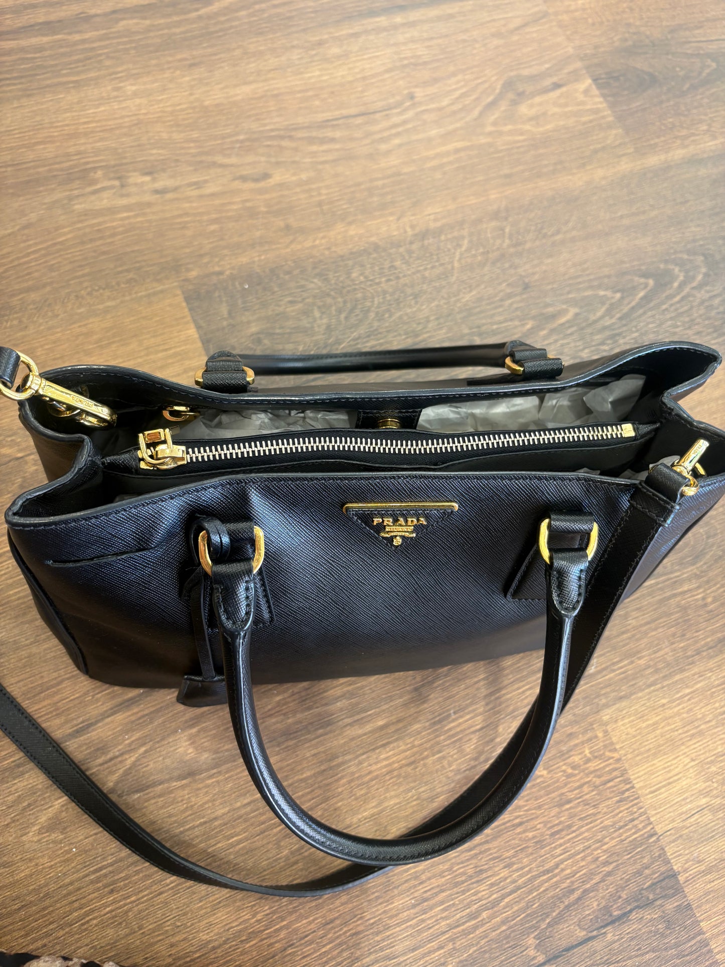 Prada Galleria Medium in Pelle Saffiano Nero