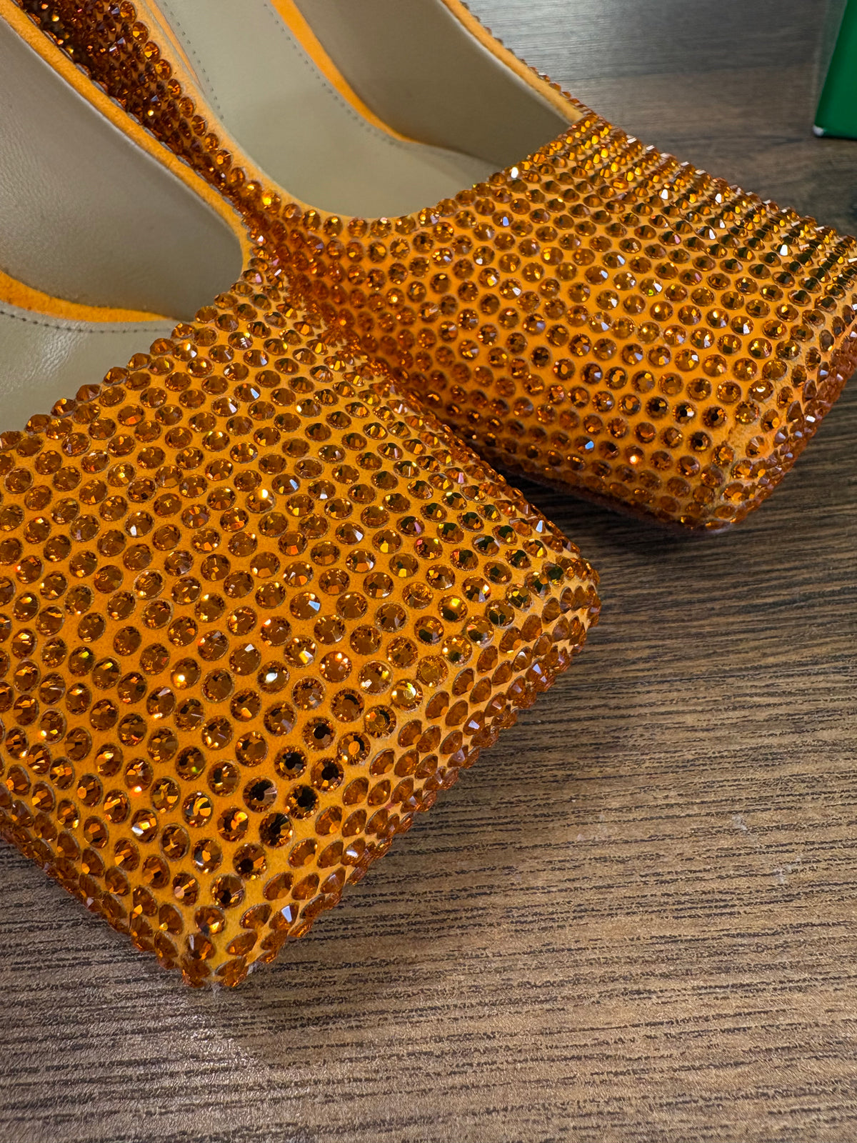 Bottega Veneta Crystal Embellished Tower Pumps. Nuovo