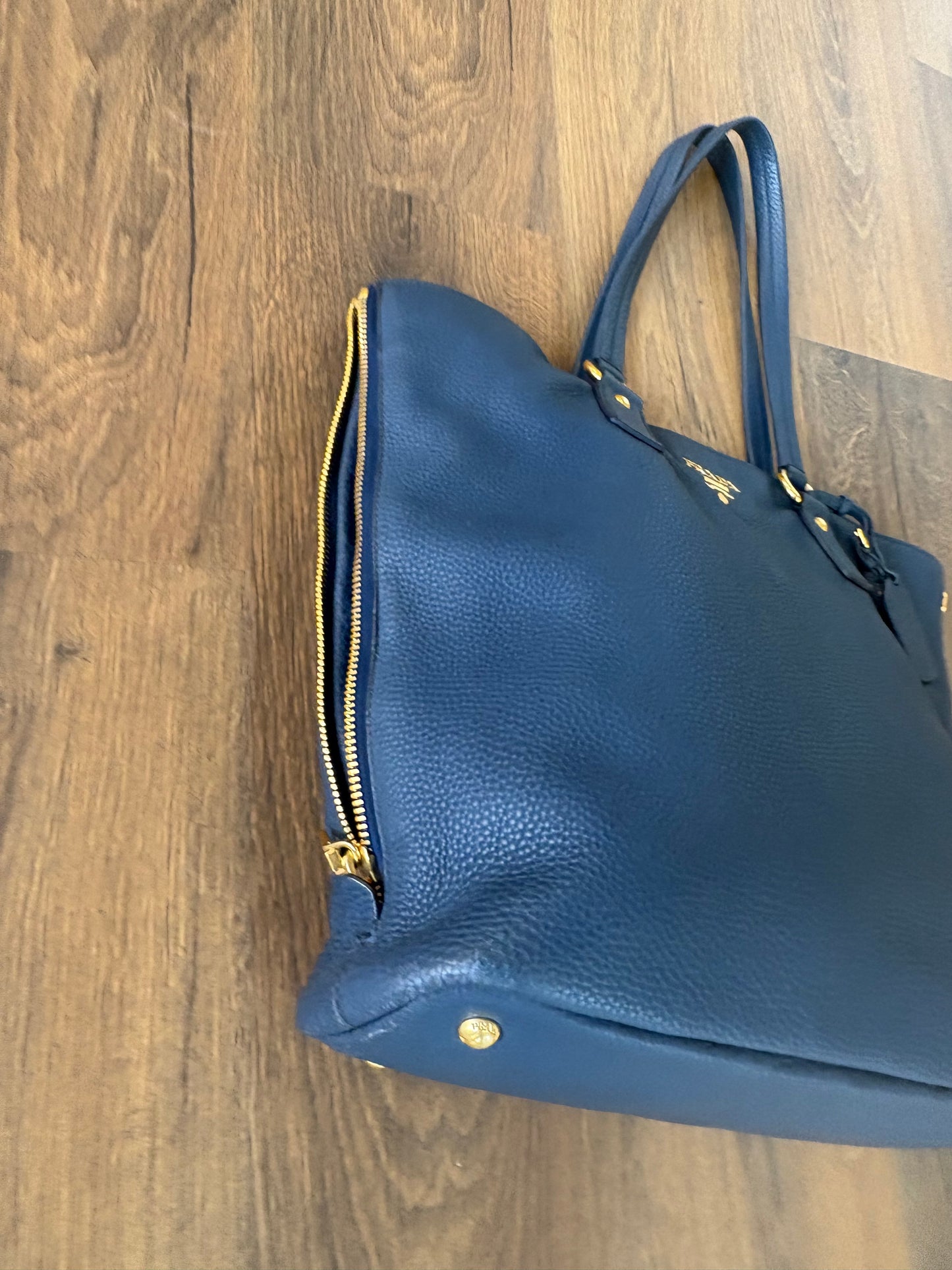 Prada tote bag pelle di daino martellata  blu cobalto