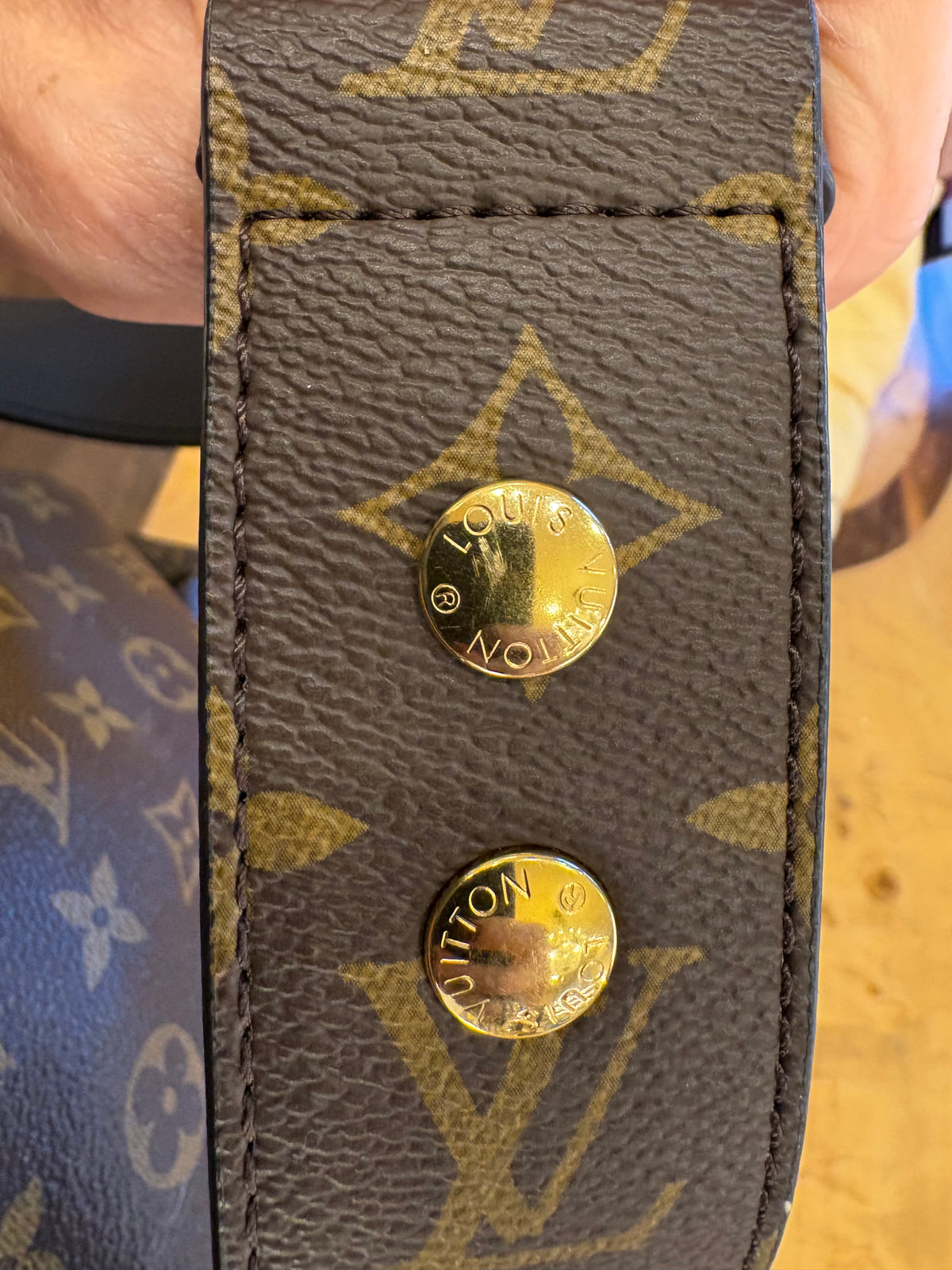 Louis Vuitton Artsy Gm Borsa Hobo in tela monogram e pelle più tracolla aggiuntiva inclusa