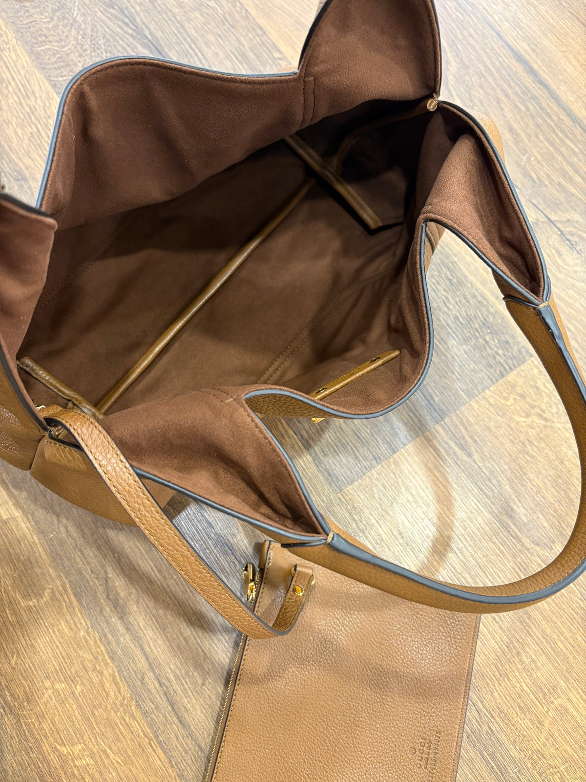 Gucci Softbit Borsa a Spalla Misura Media in Pelle Martellata Marrone Cammello