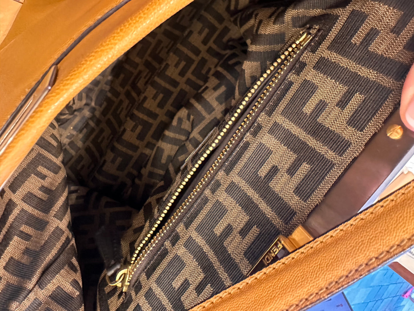 Fendi Peekaboo in pelle