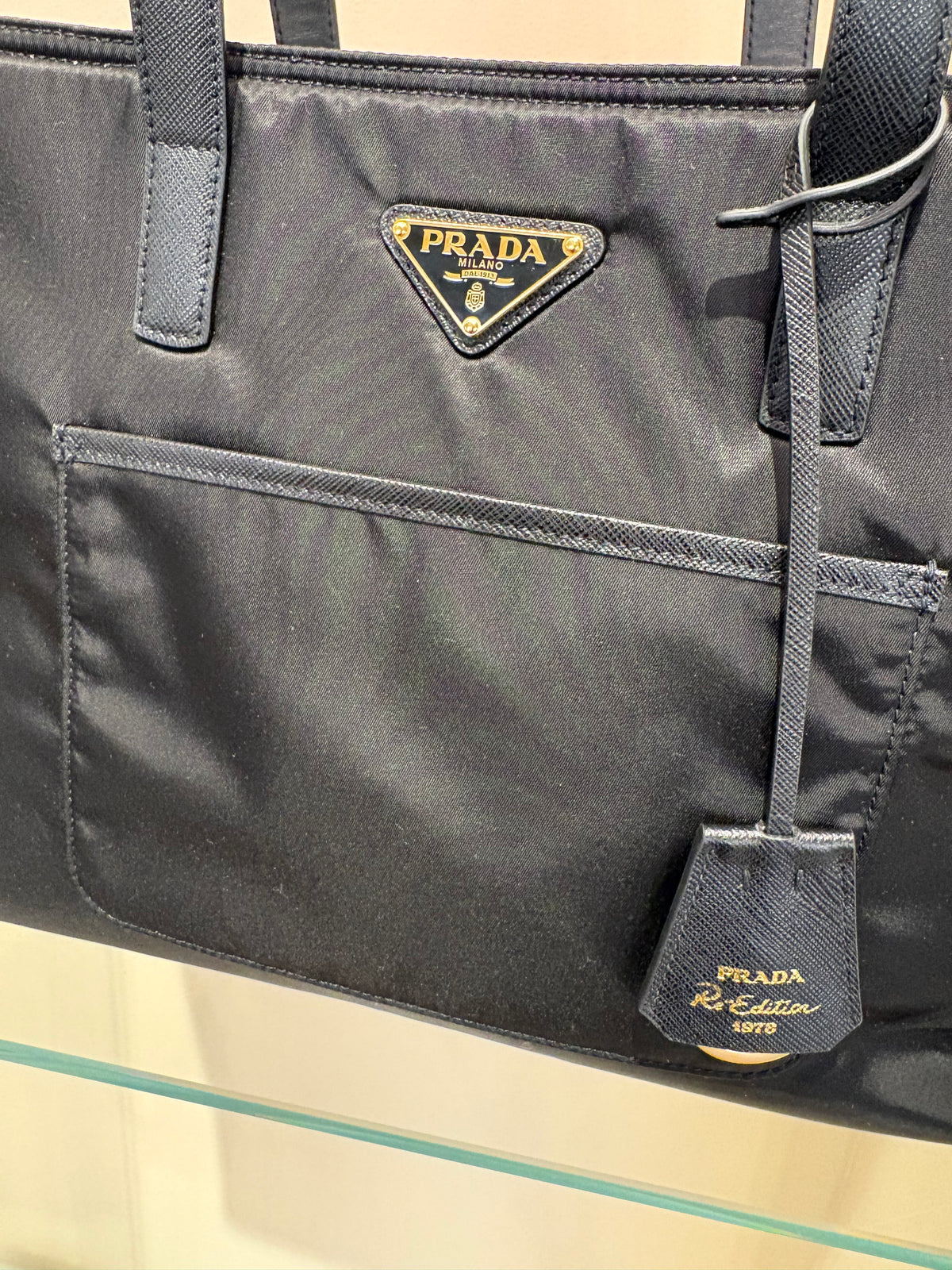 Prada Borsa Shopping  Re-Edition 1978 in Re-Nylon e Pelle Saffiano. Nuovo