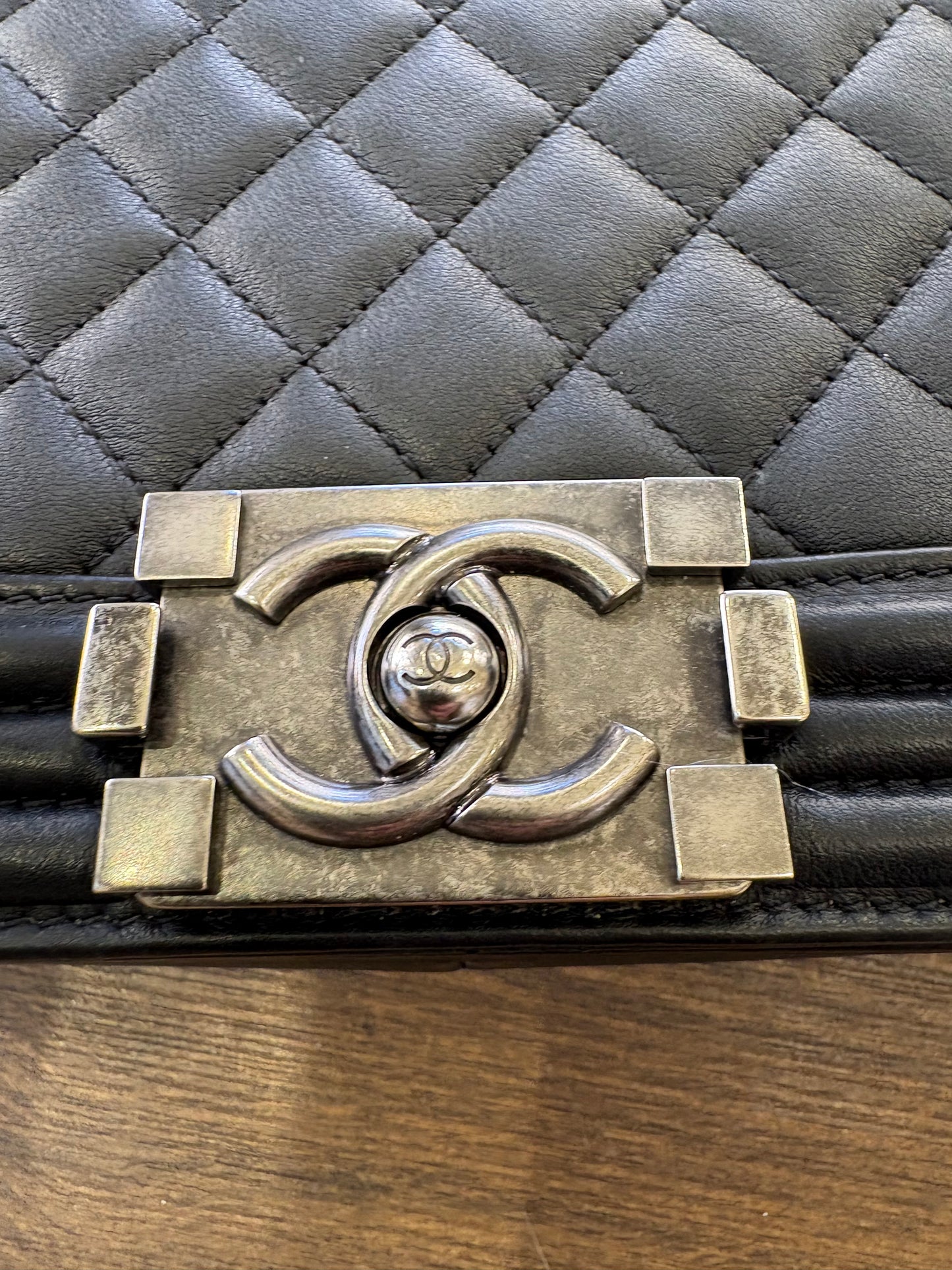 Chanel boy in pelle matelasse ‘ nera e rutenio