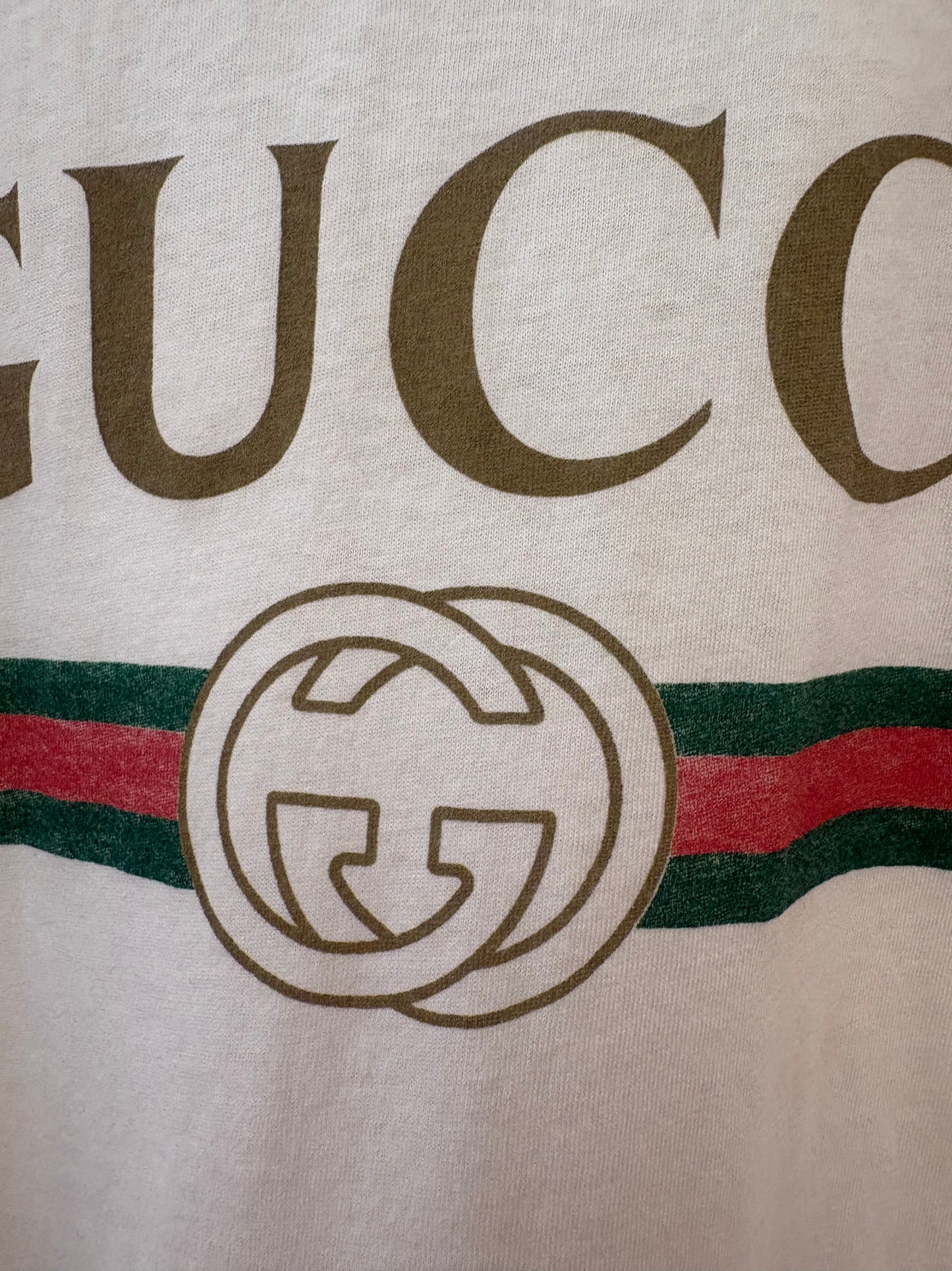 T-shirt Gucci con Logo Vintage Effetto Distressed