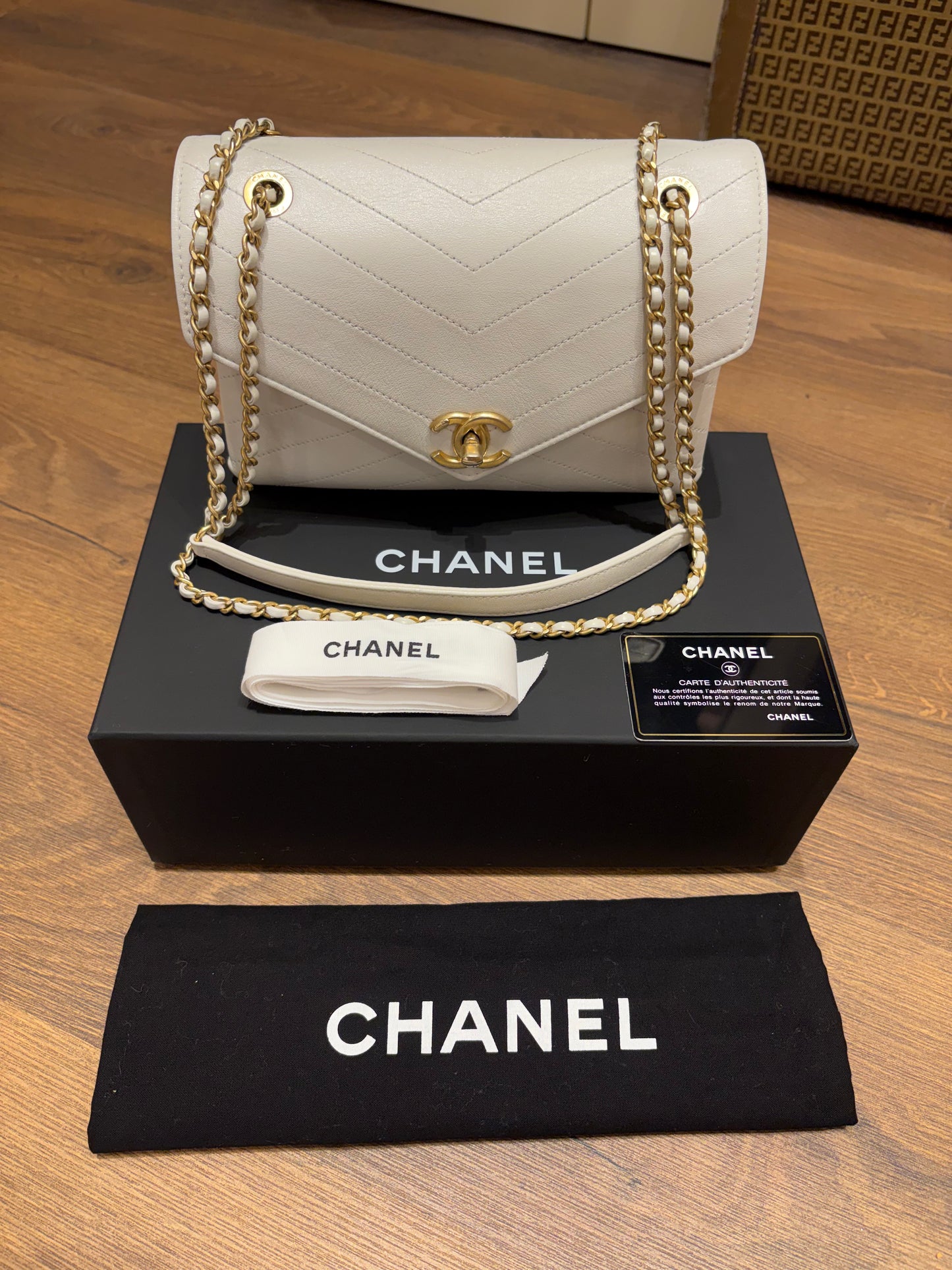 Chanel Triple Compartment in pelle bianca