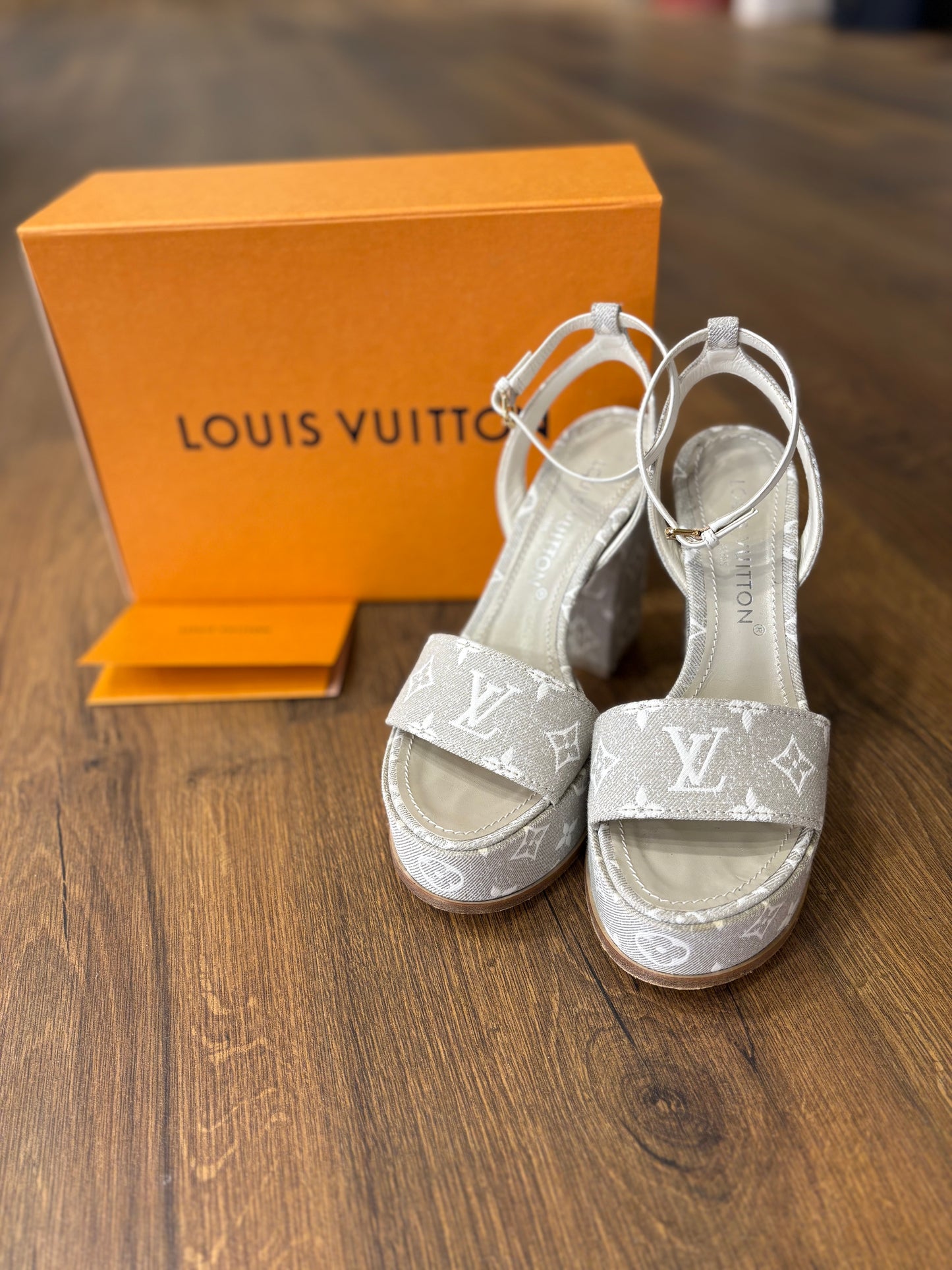 Louis Vuitton sandali 39