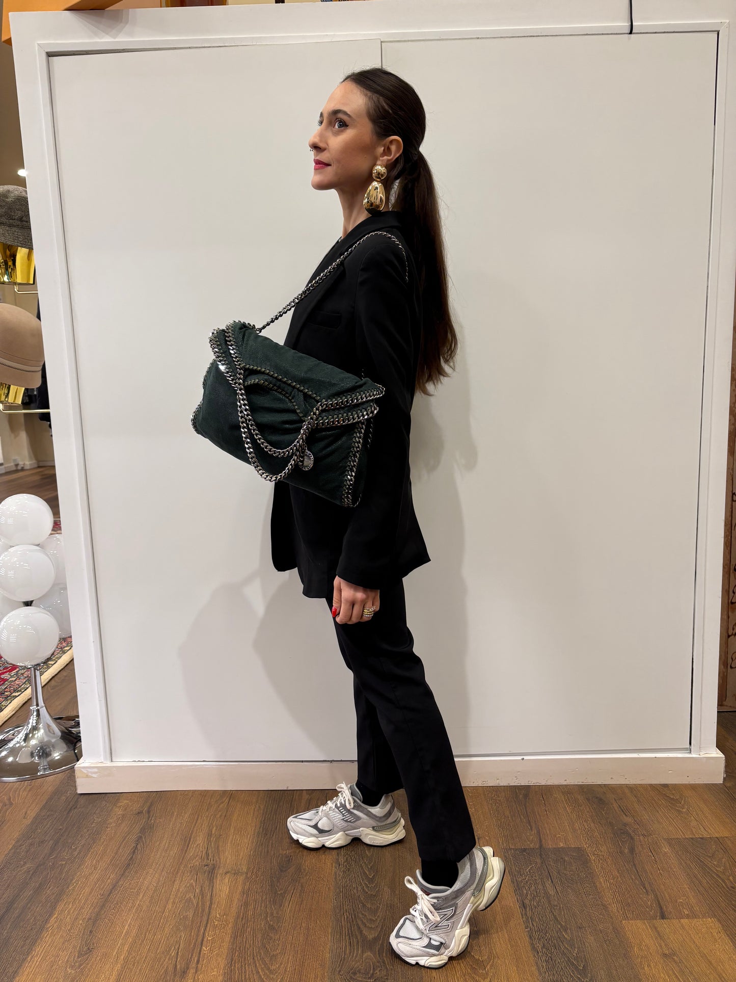 Stella McCartney Falabella in pelle vegana verde con finiture color argento