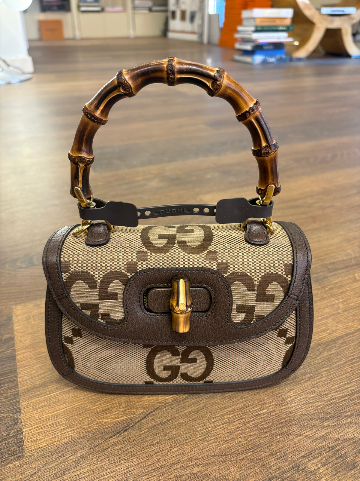 Gucci Borsa a mano Gucci Bamboo 1947 mini in tela Jumbo GG e pelle marrone. Nuovo