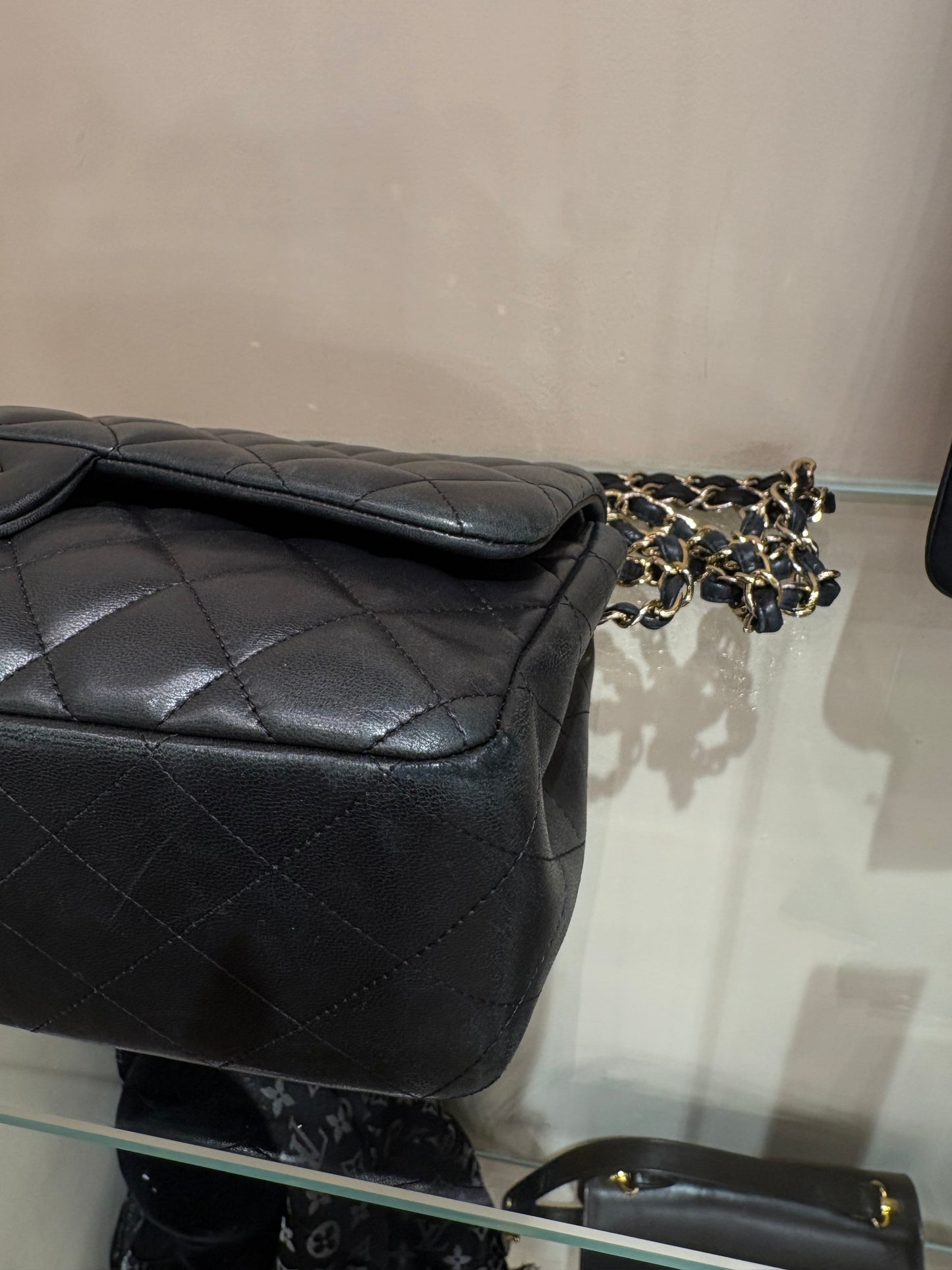 Chanel Classic Double Flap Jumbo 30 cm Pelle di Agnello Nera con Hardware Dorato