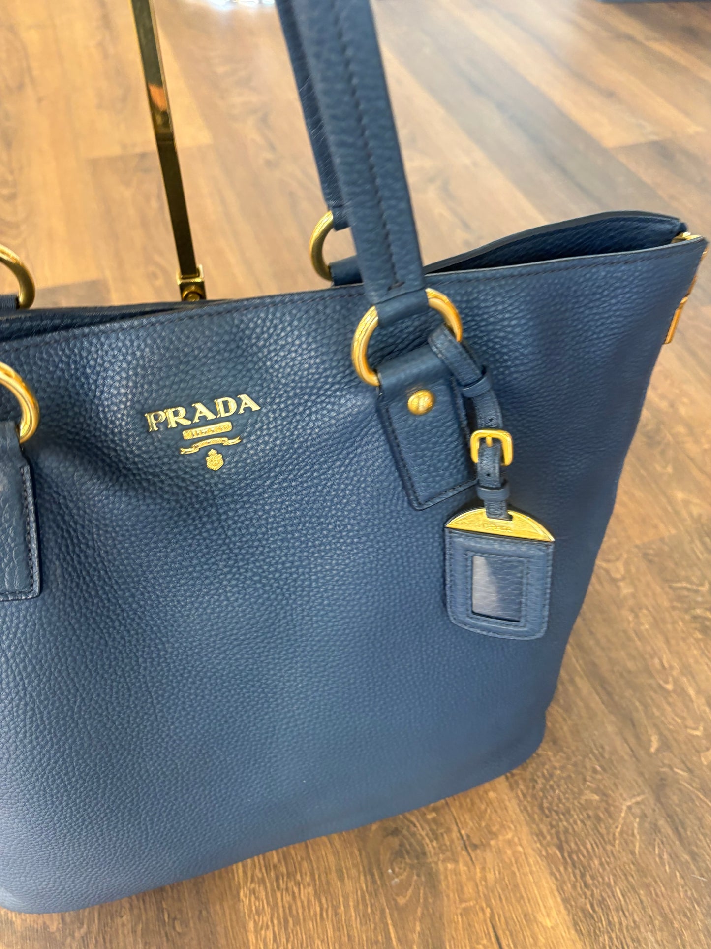 Prada tote bag pelle di daino martellata  blu cobalto