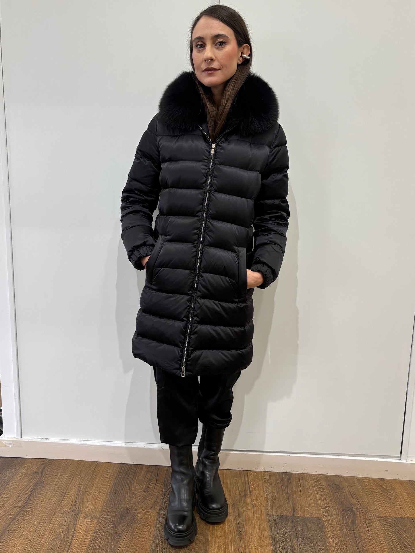 Prada piumino nero collo pelliccia e cappuccio tg42