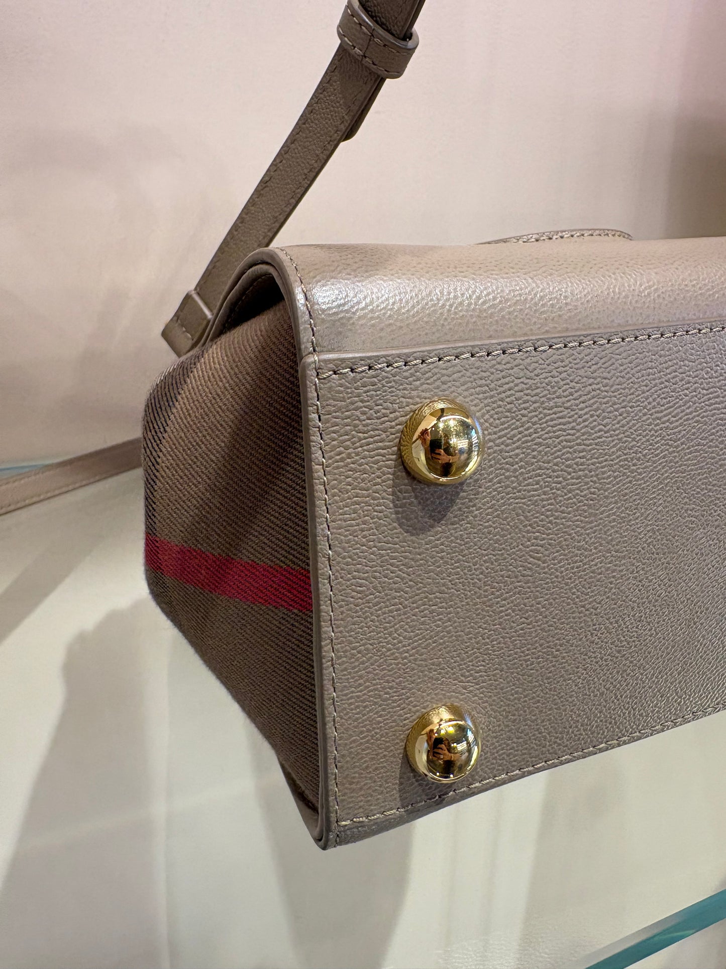 Burberry Borsa a Mano  Mini Banwell Tote in Pelle Martellata Beige -Tortora