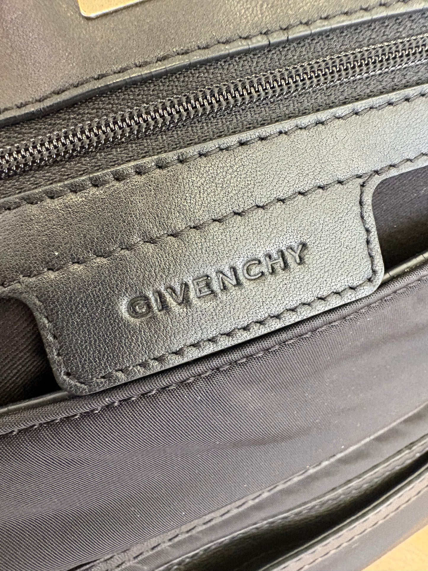 Givenchy pochette nylon e specchietti ambrati
