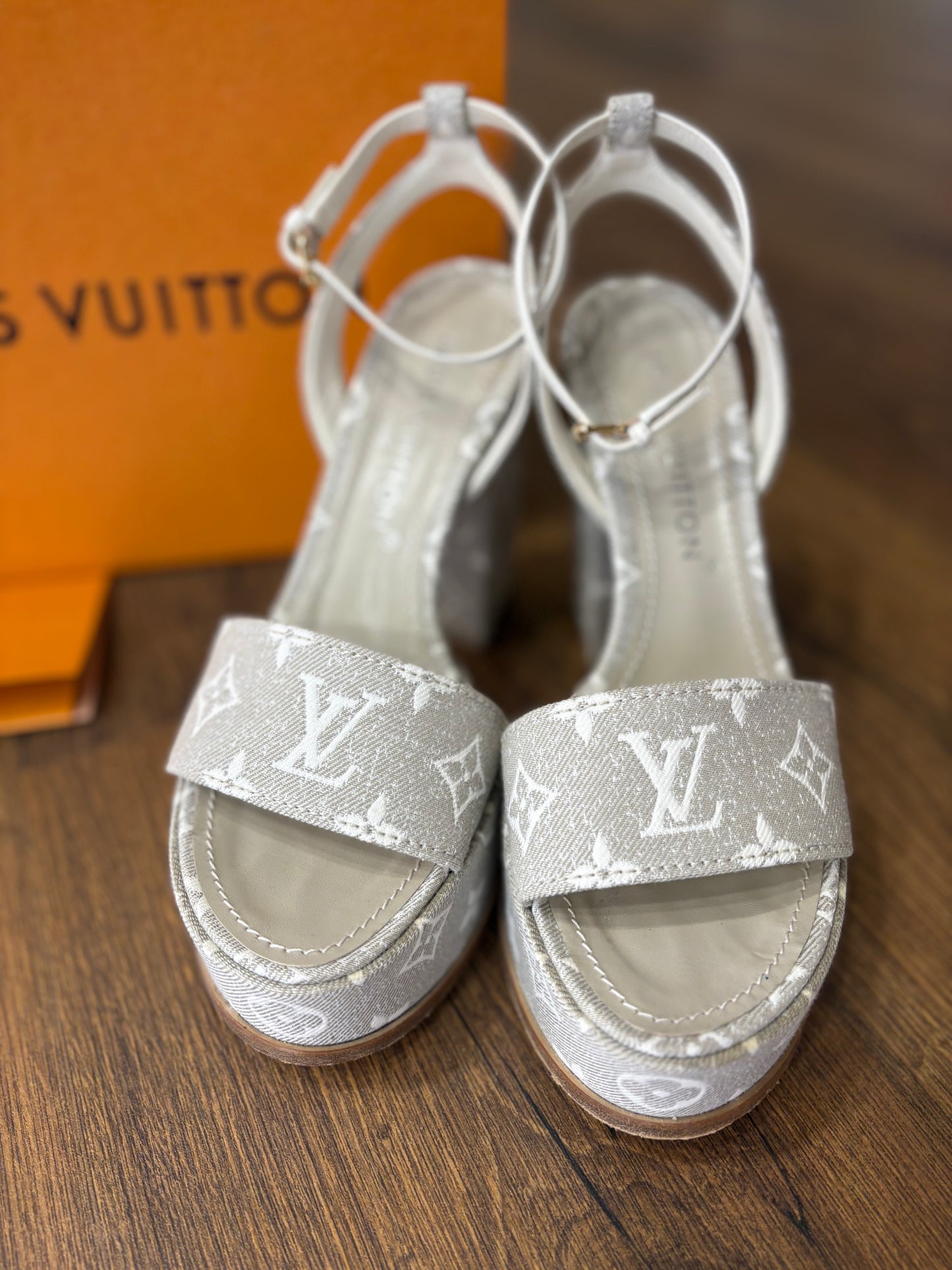 Louis Vuitton sandali 39