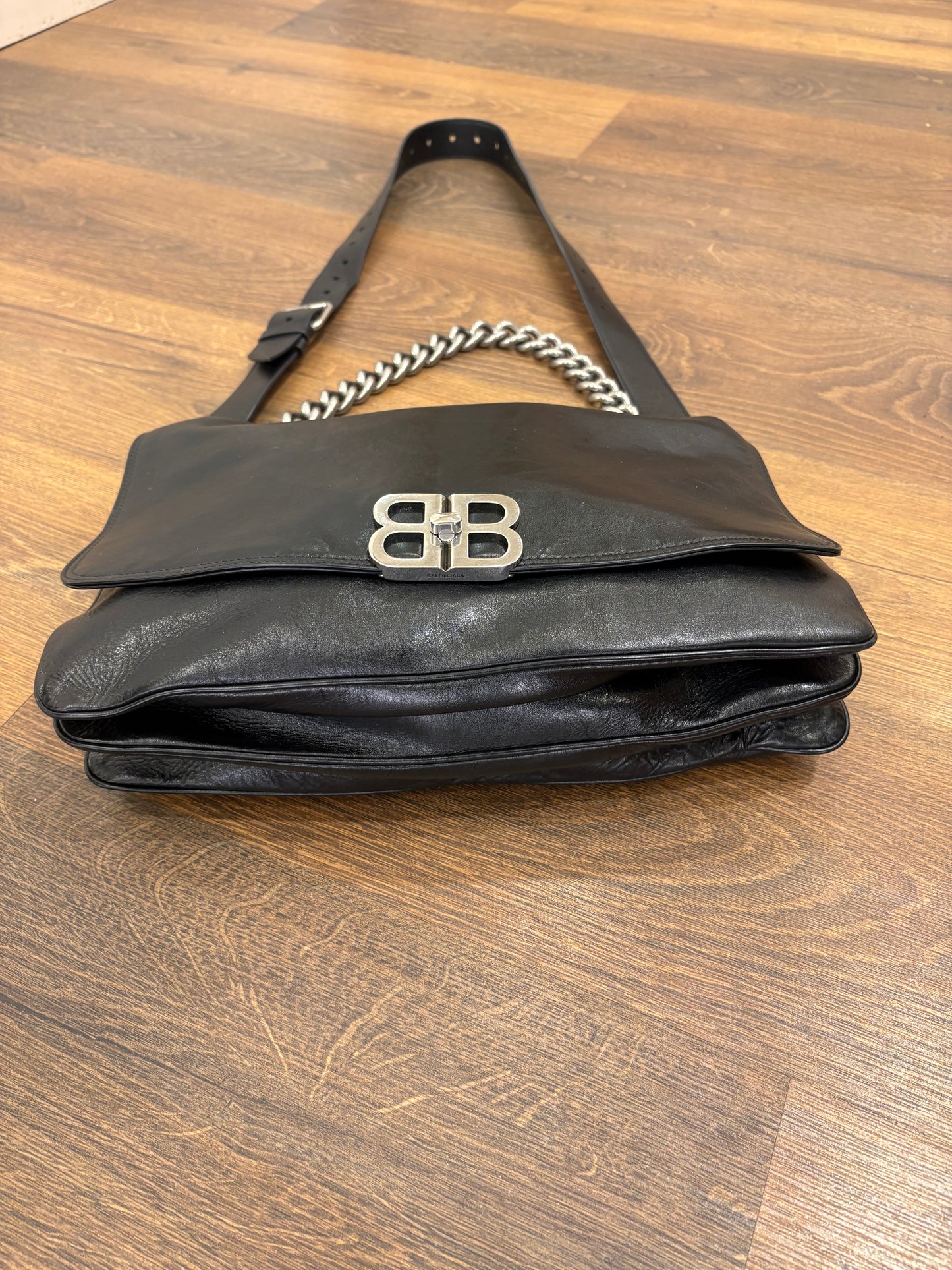 Balenciaga  BB Soft Grande in pelle di vitello nera