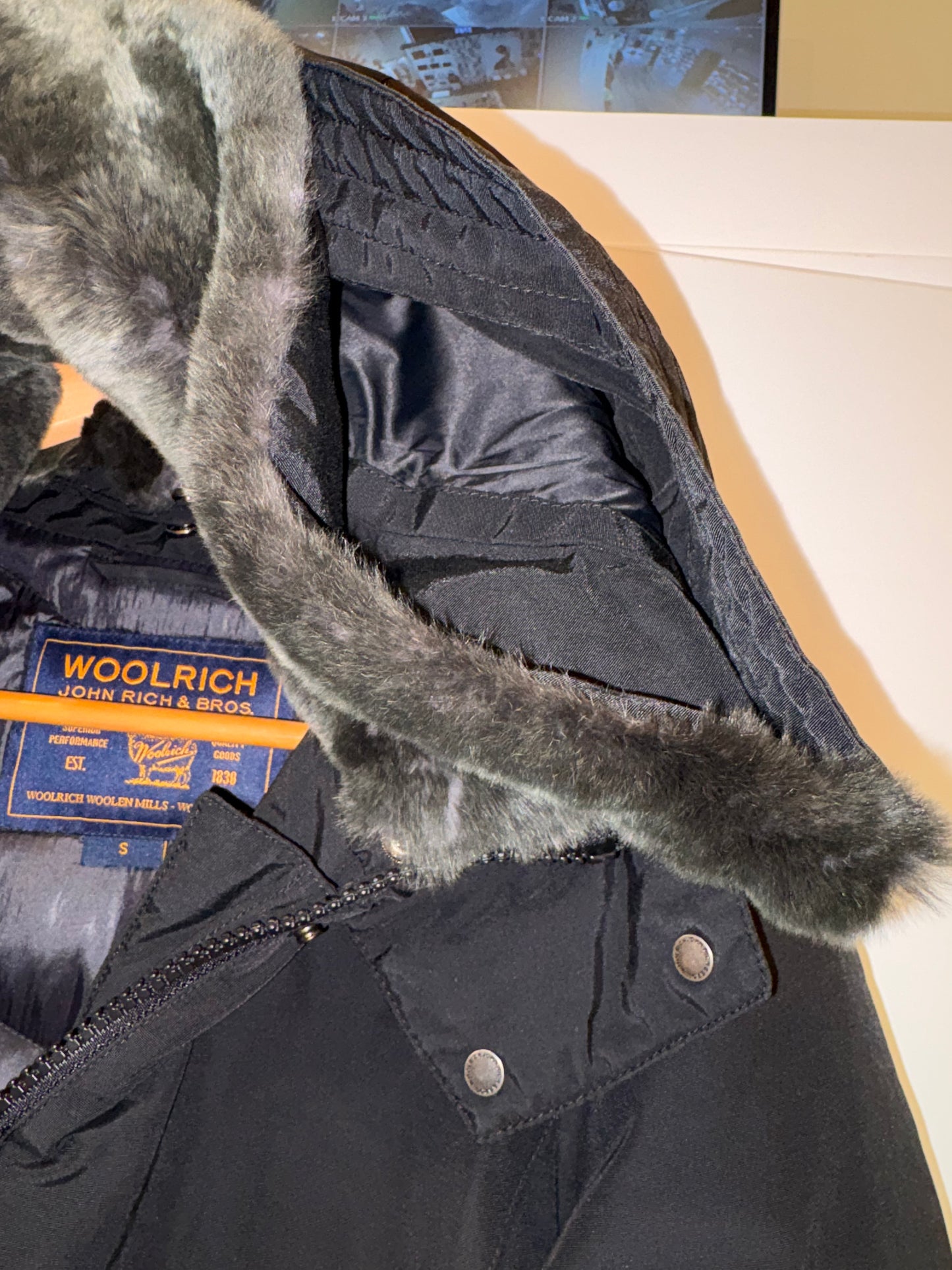 Woolrich parka Bow Bridge nero in tessuto Ramar e pelliccia vera tg44