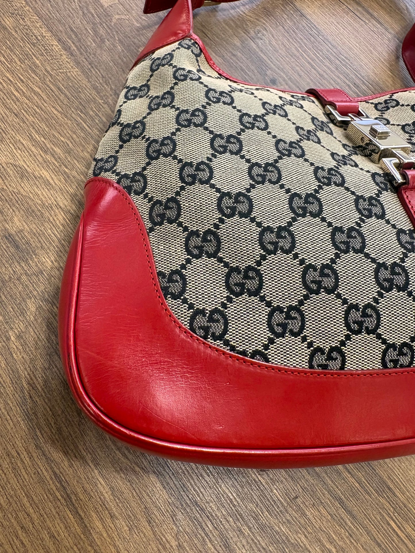 Borsa a Spalla Gucci Vintage Jackie Media in Tela Monogram GG e Pelle Rossa