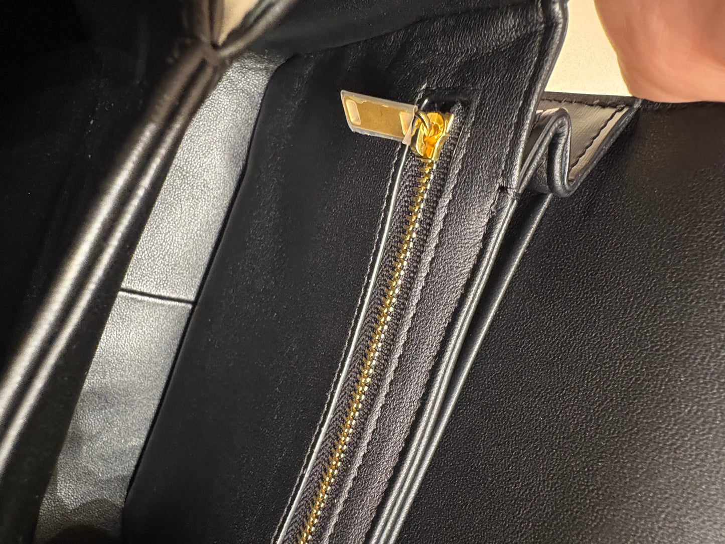 CELINE 
BORSA TRIOMPHE CLASSIQUE IN PELLE DI VITELLO LUCIDA