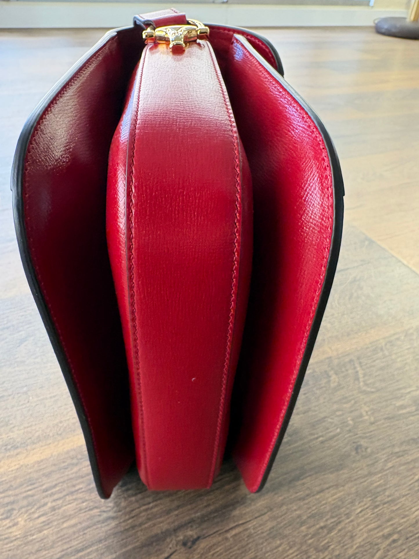 Gucci borsa Horsebit profili in pelle rossa . Nuova