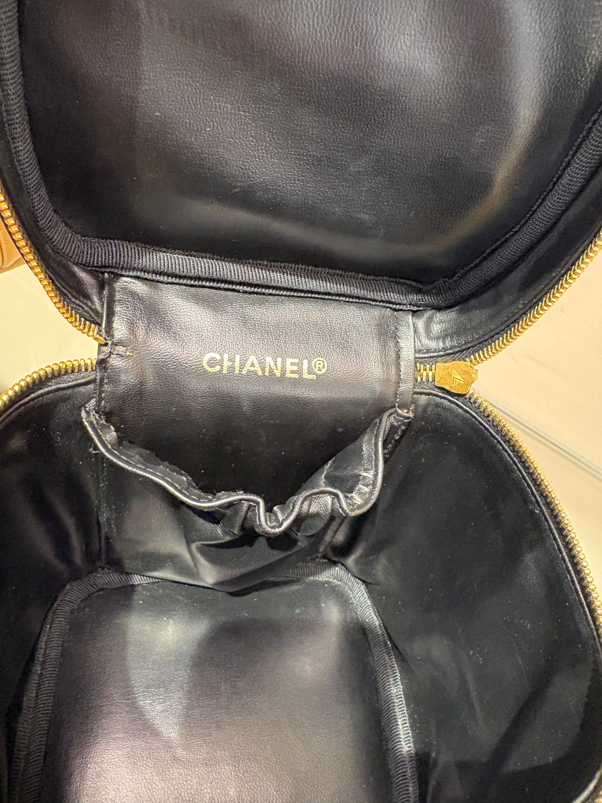 Chanel Vanity Case borsa a mano  in pelle di agnello nero. Vintage
