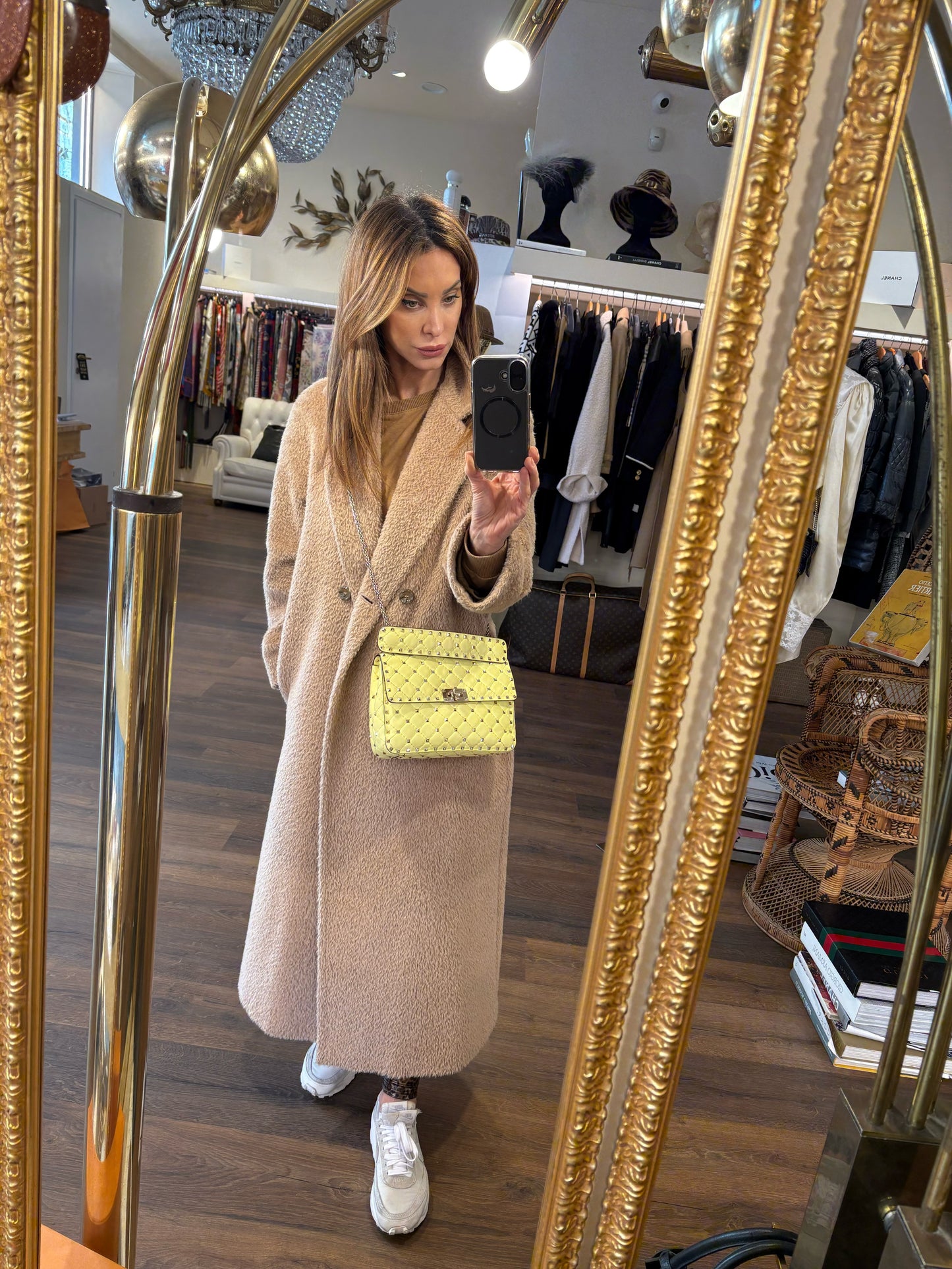 Valentino Garavani borsa Spike in pelle gialla