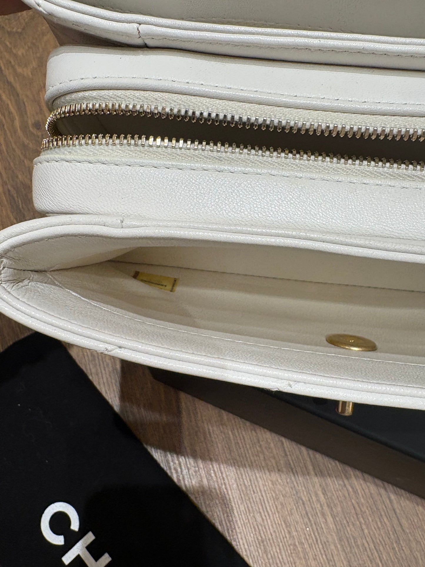 Chanel Triple Compartment in pelle bianca