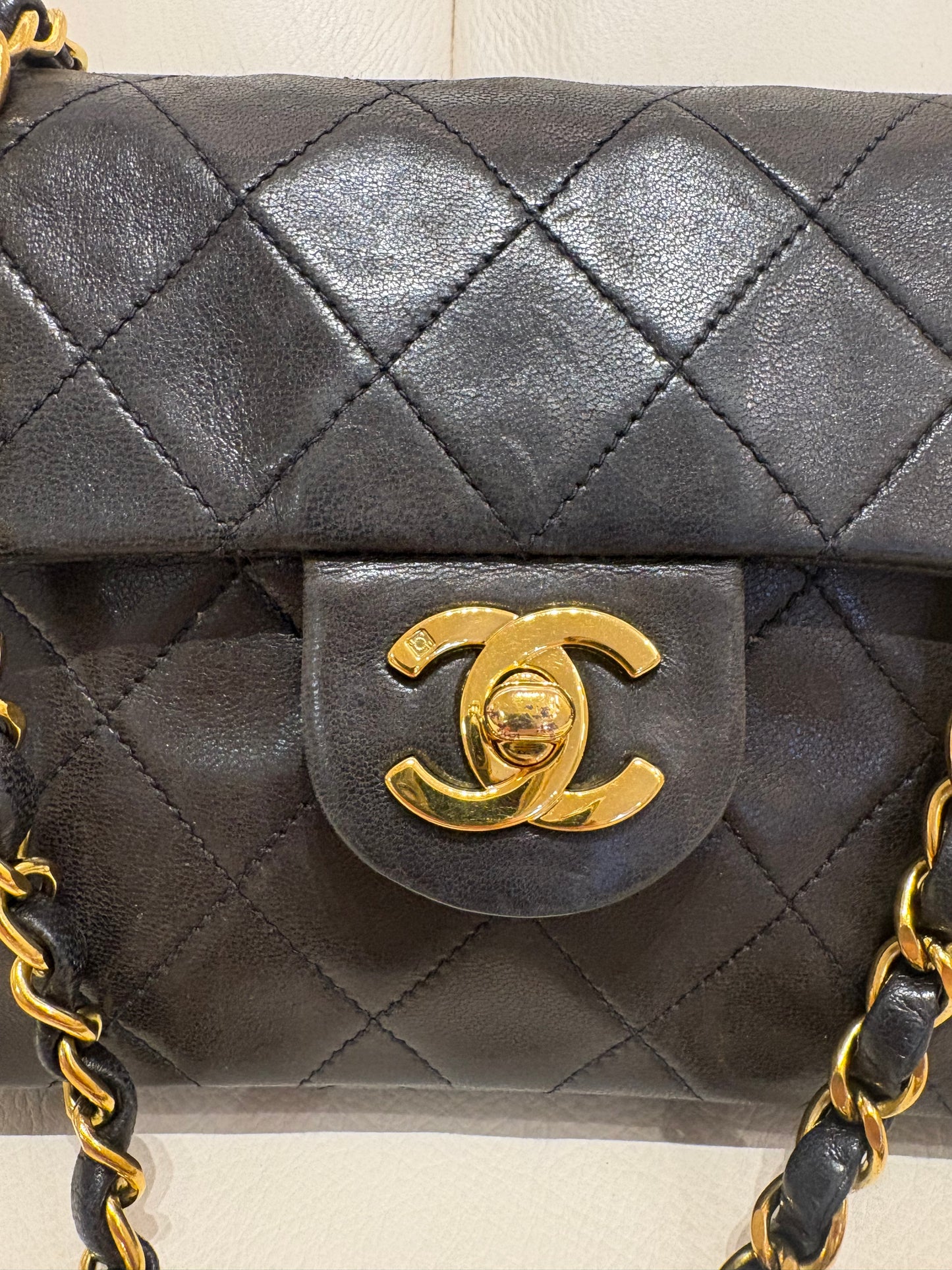 Chanel mini bag in pelle matelasse ‘ nero