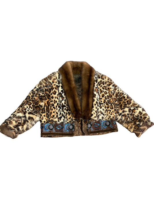 Giacca corta in pelliccia di lapin con visone e ricami