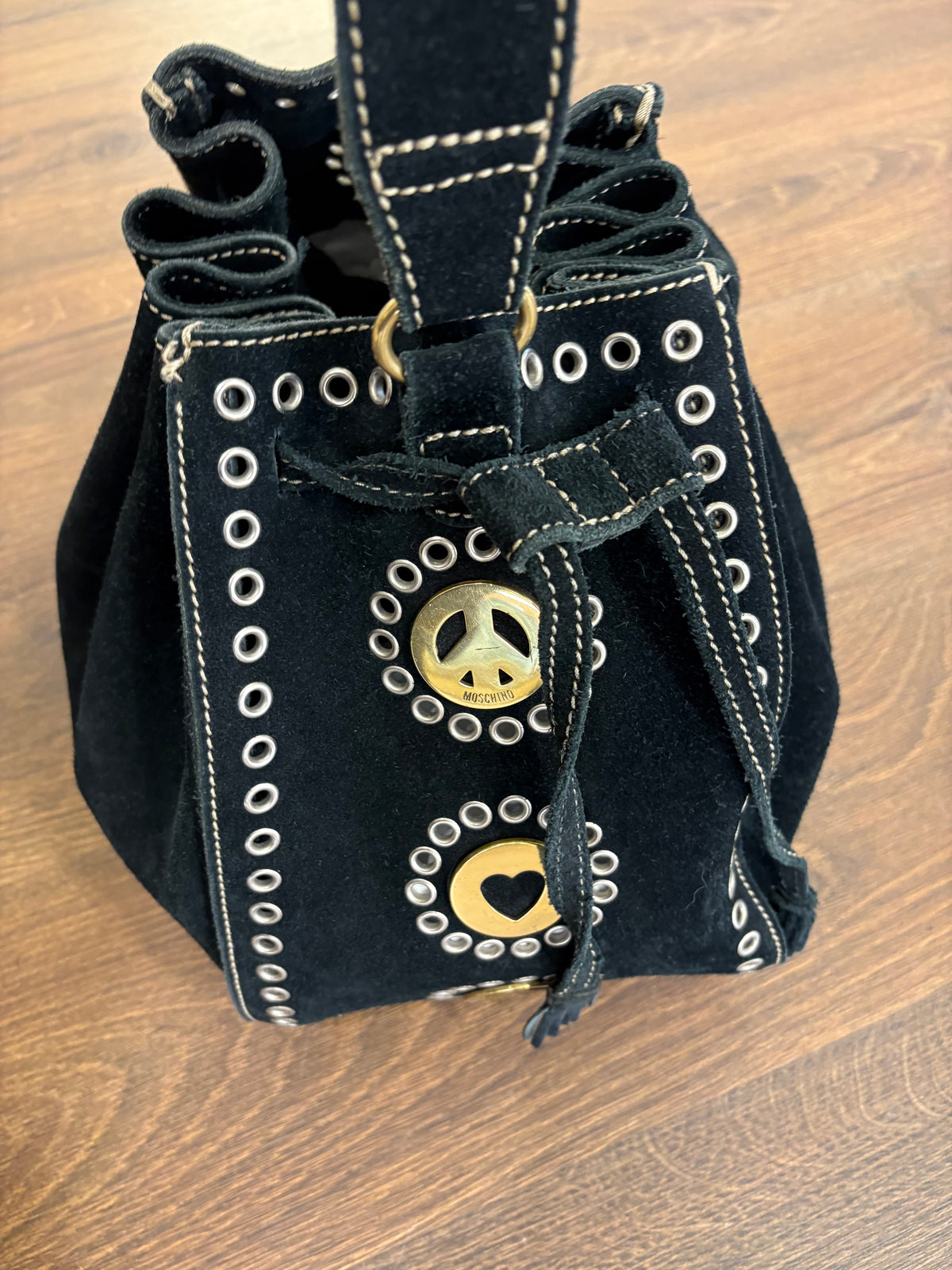 Moschino secchiello in suede nero metallo dorato . Vintage