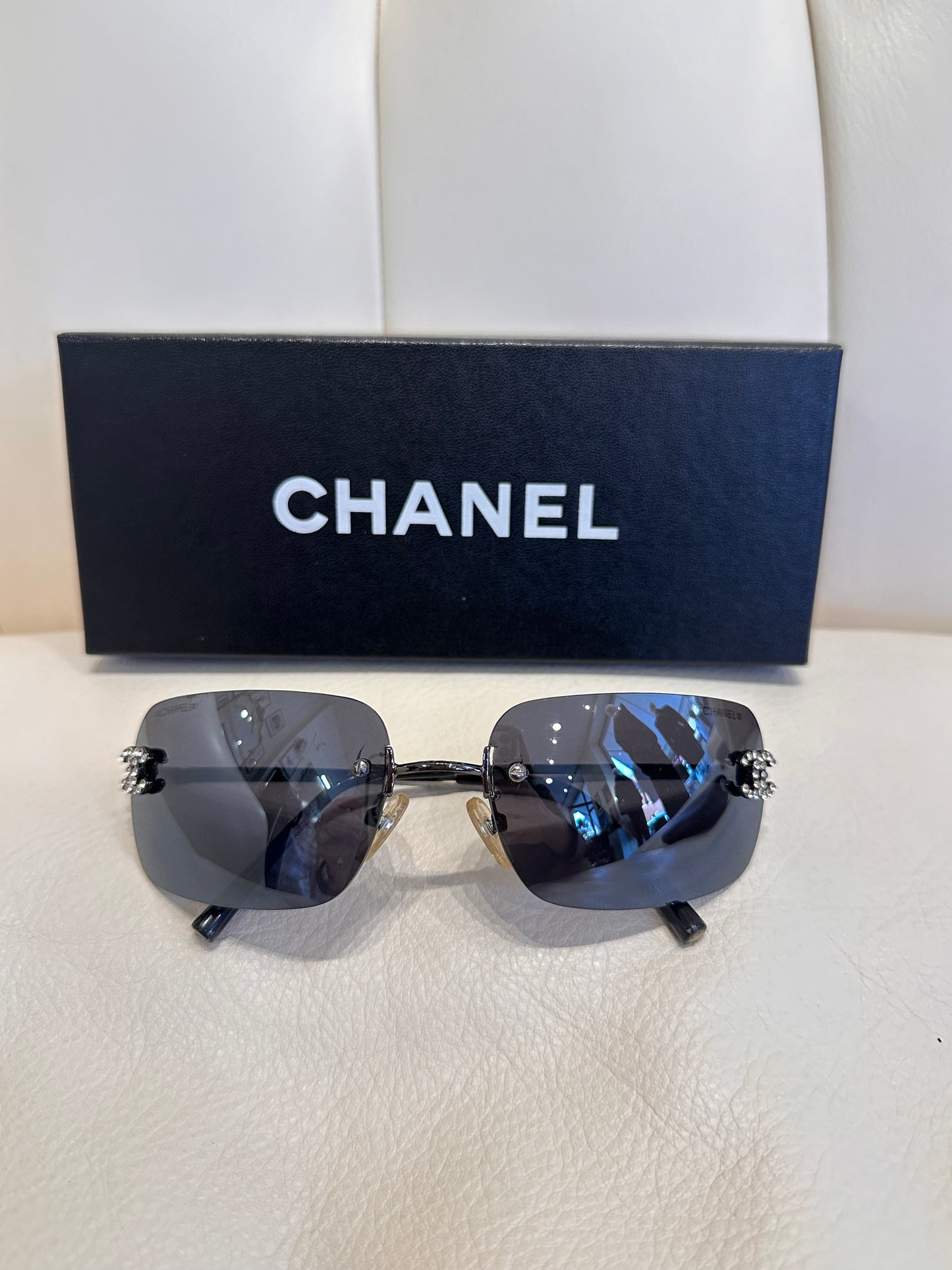 Chanel occhiali da sole CC cristalli