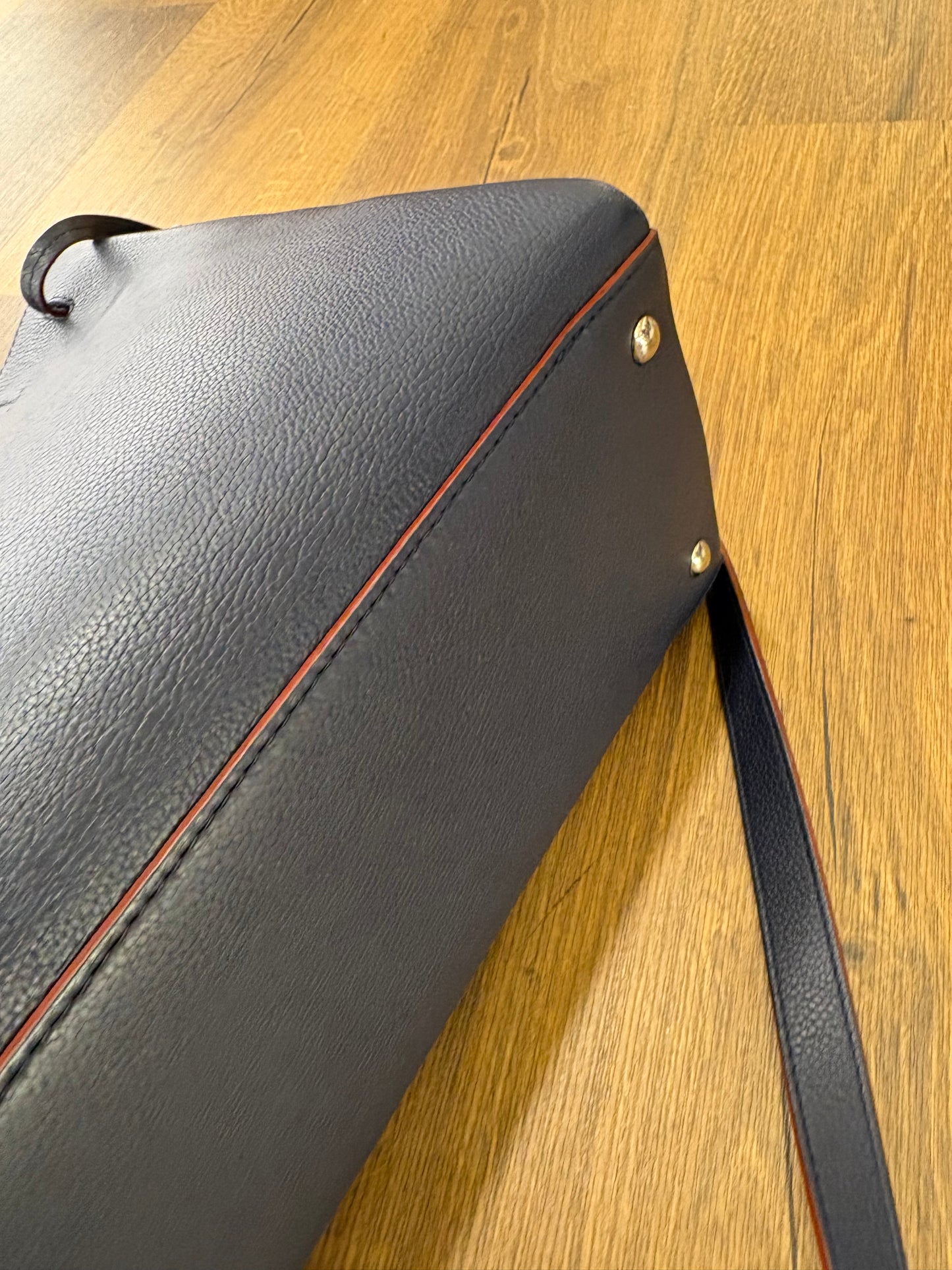 Louis Vuitton LockMe To in pelle azzurra