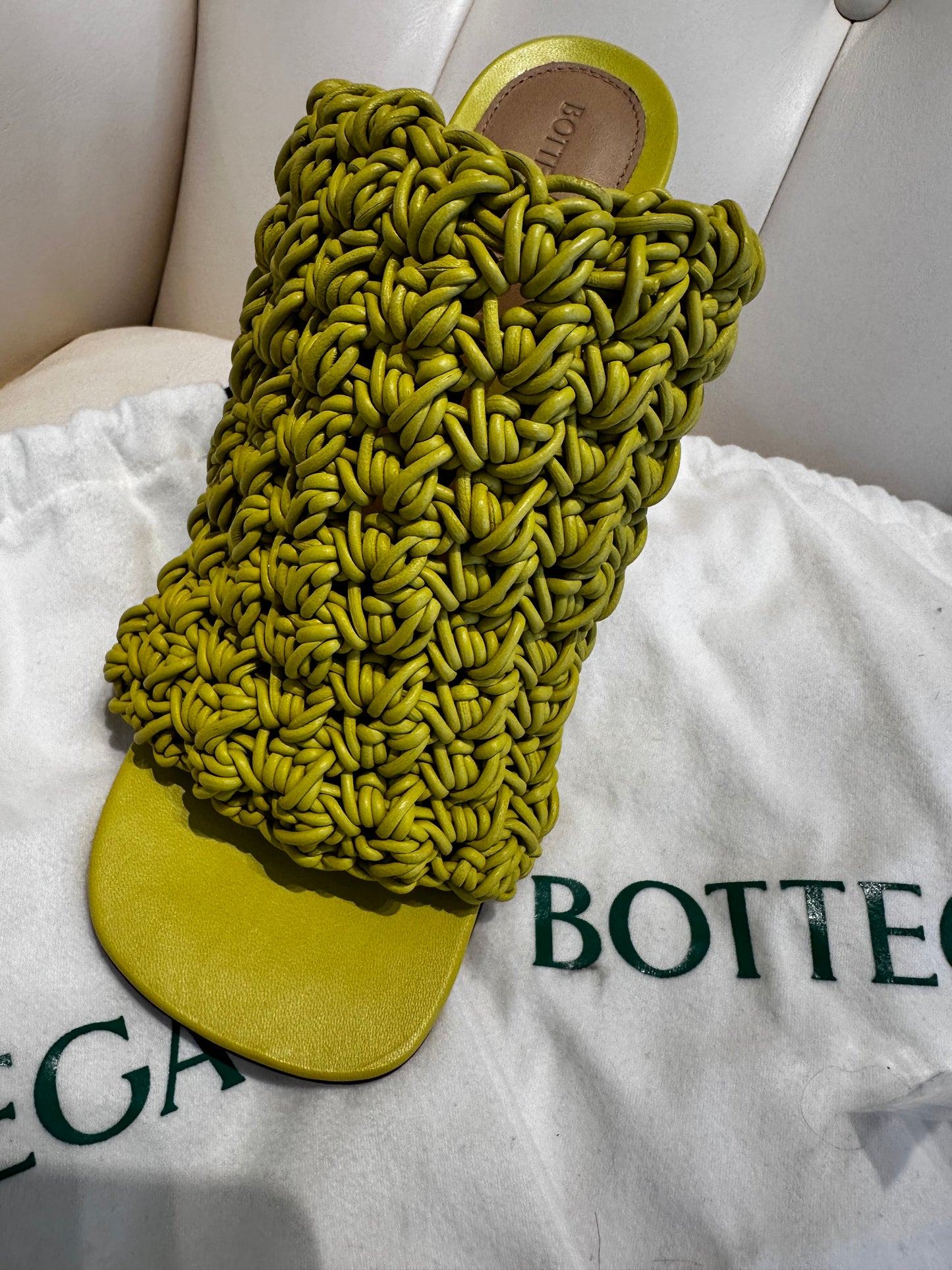 Bottega Veneta mules in pelle intrecciata verde acido